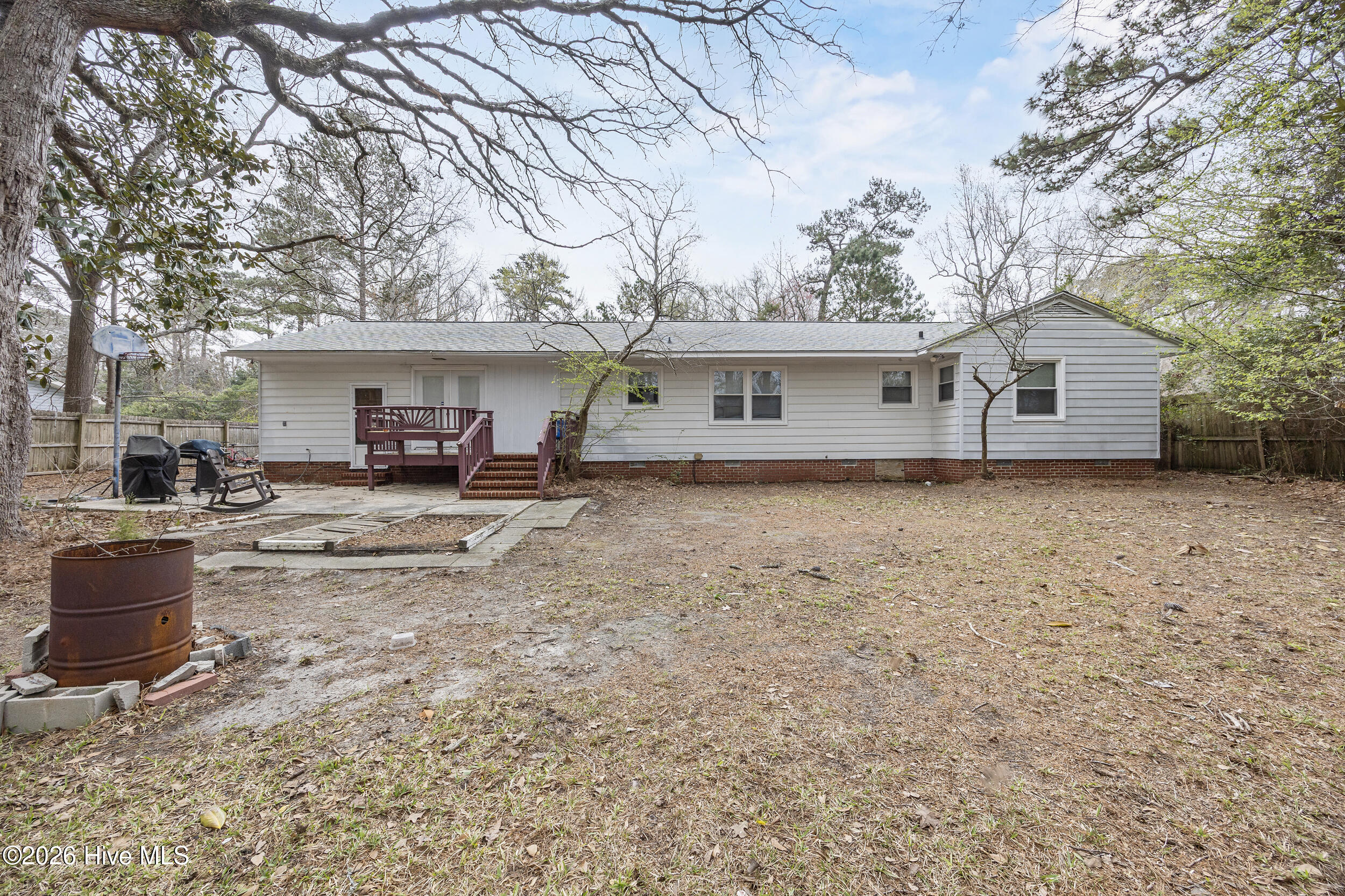 100560184 | Photo 26