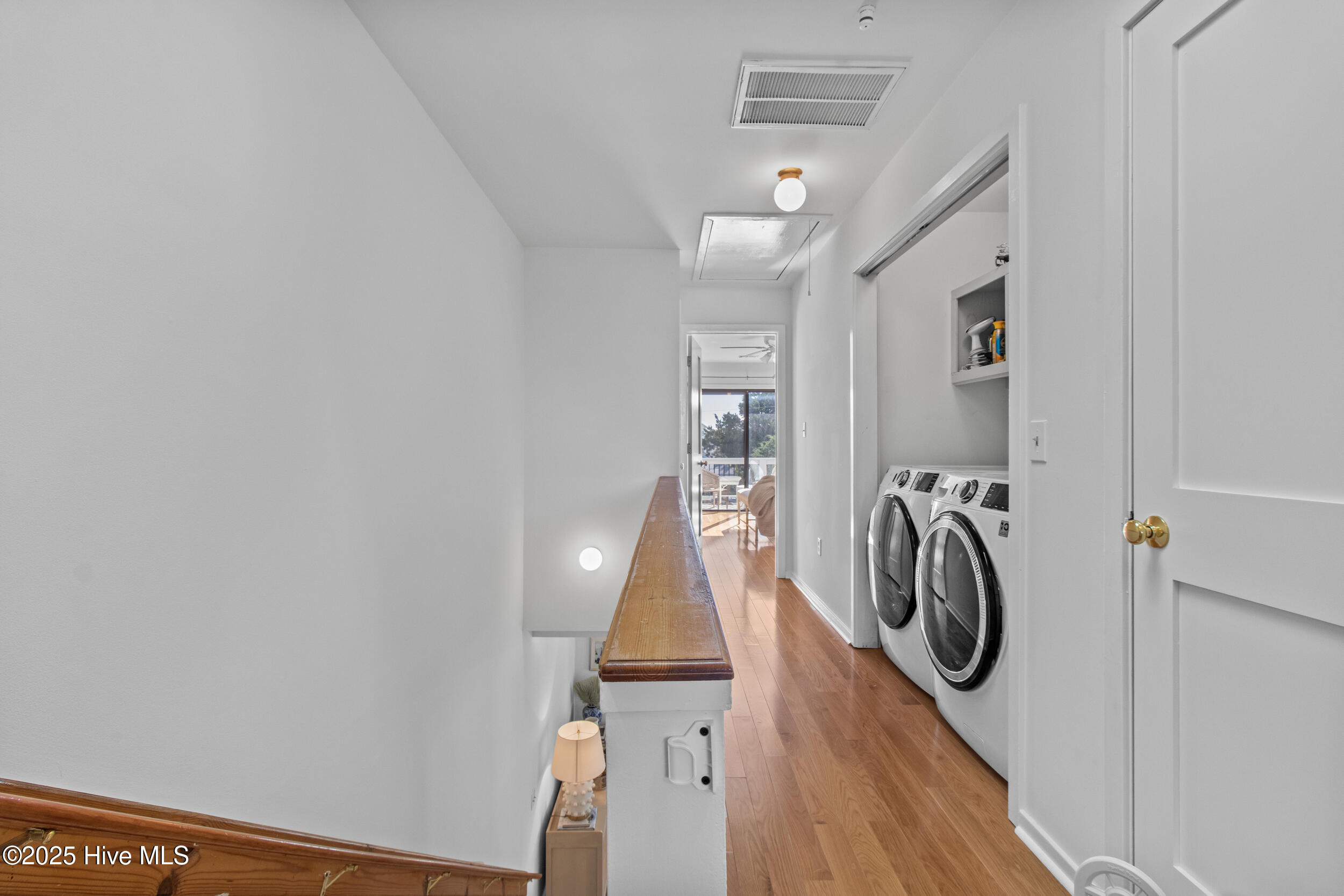 100536878 | Photo 35