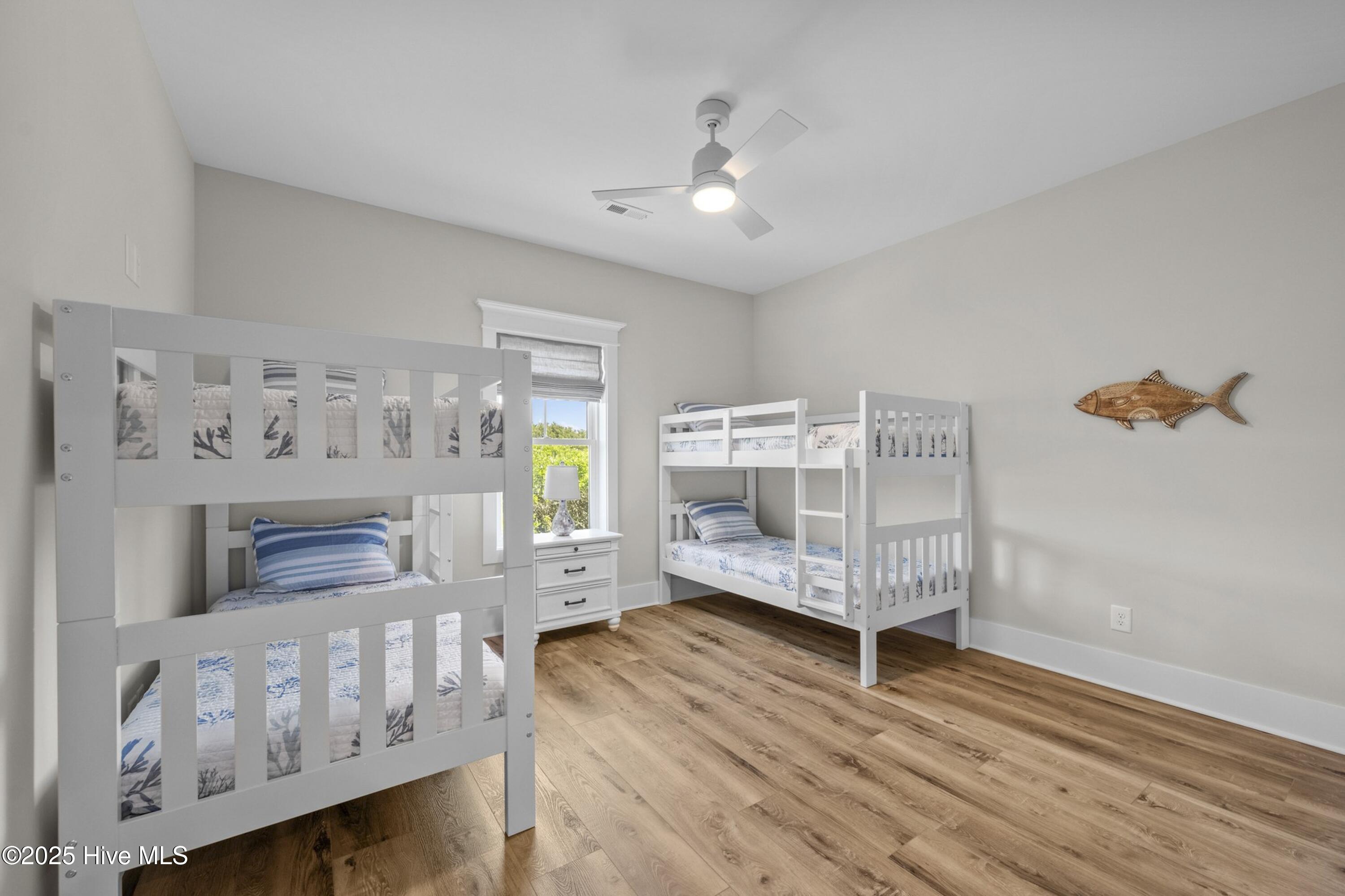 100510701 | Photo 35