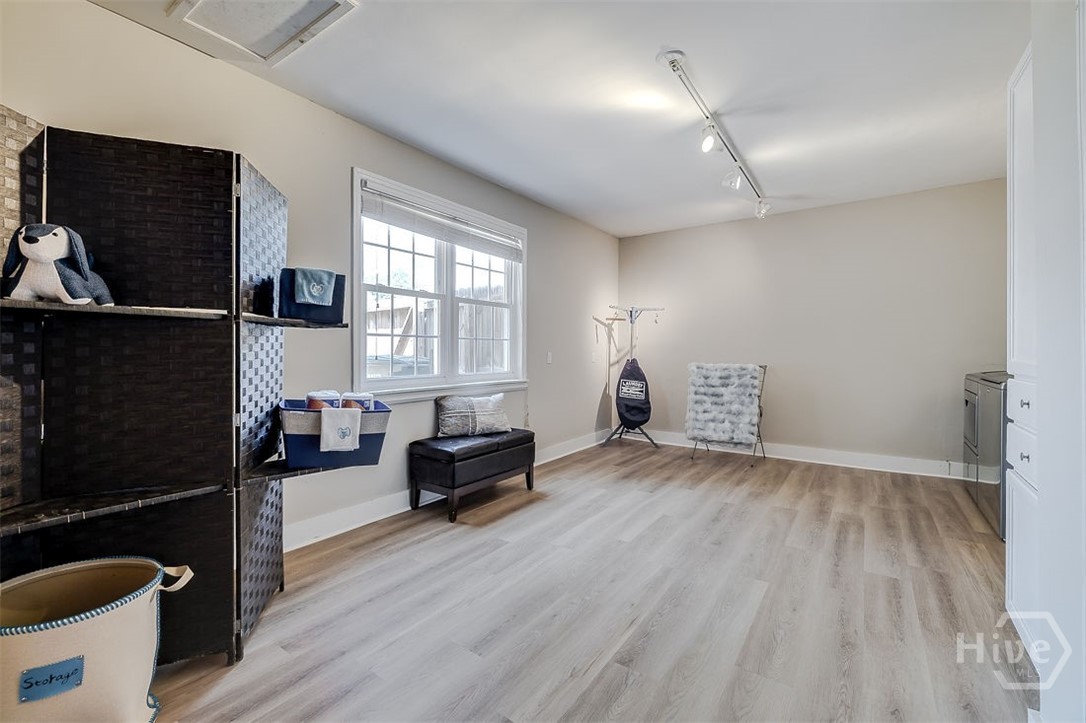 This an amazing space of 19'10 X 13,11