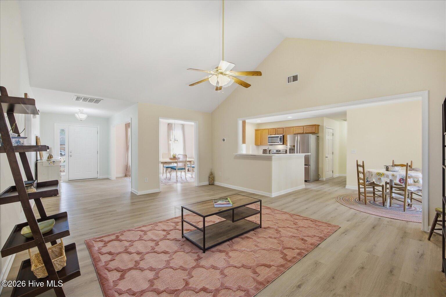 100558817 | Photo 14