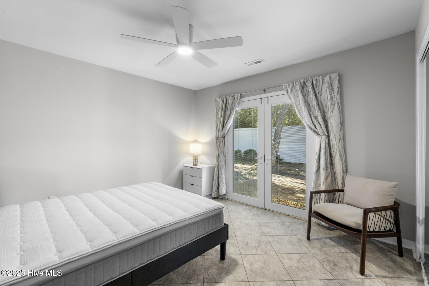 100535668 | Photo 29