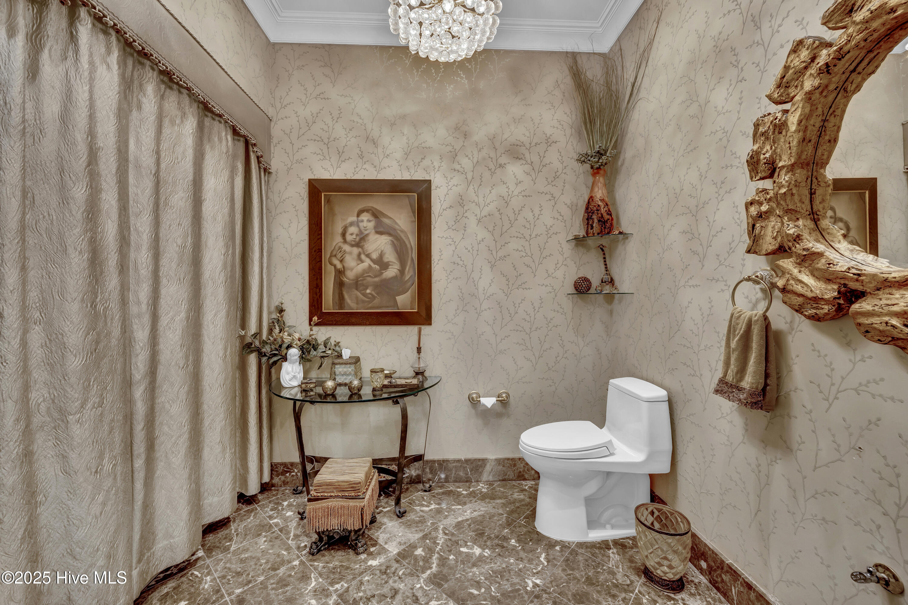 100530989 | Photo 25