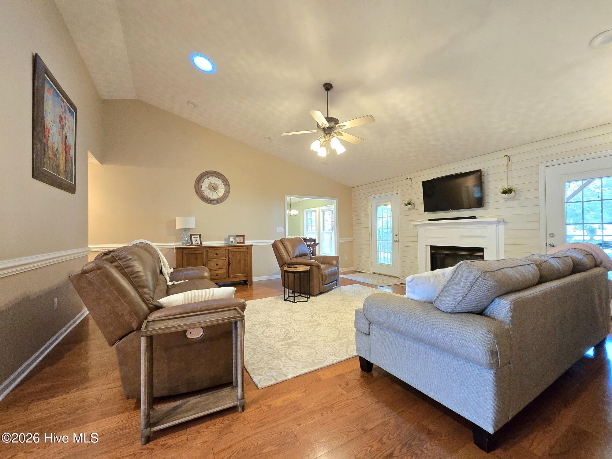 100531854 | Photo 10