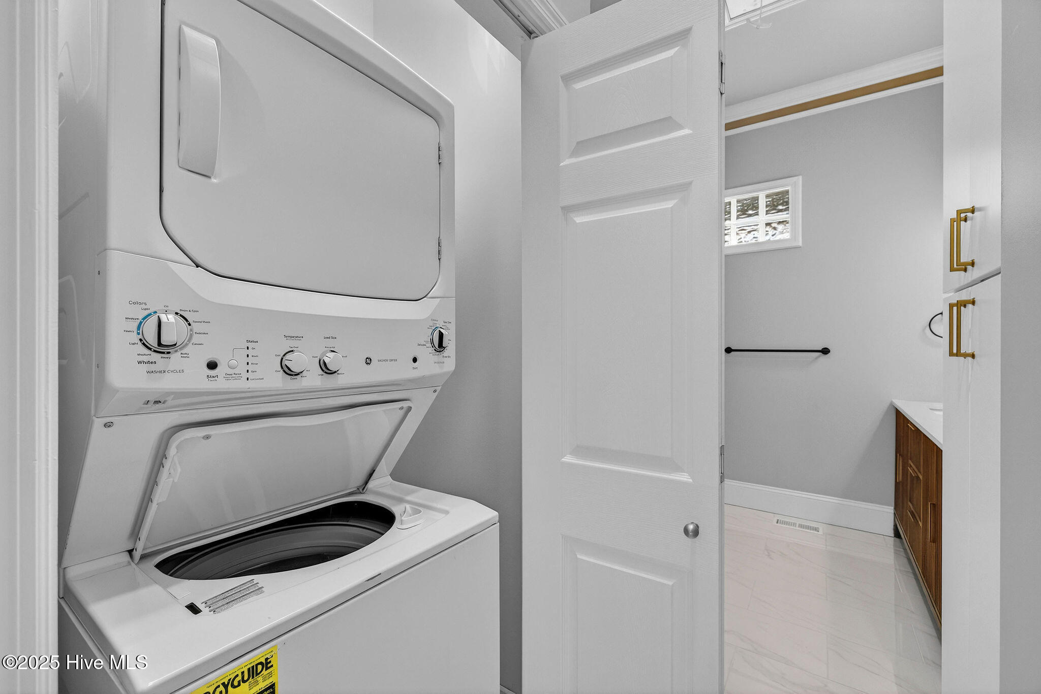 100537754 | Photo 30