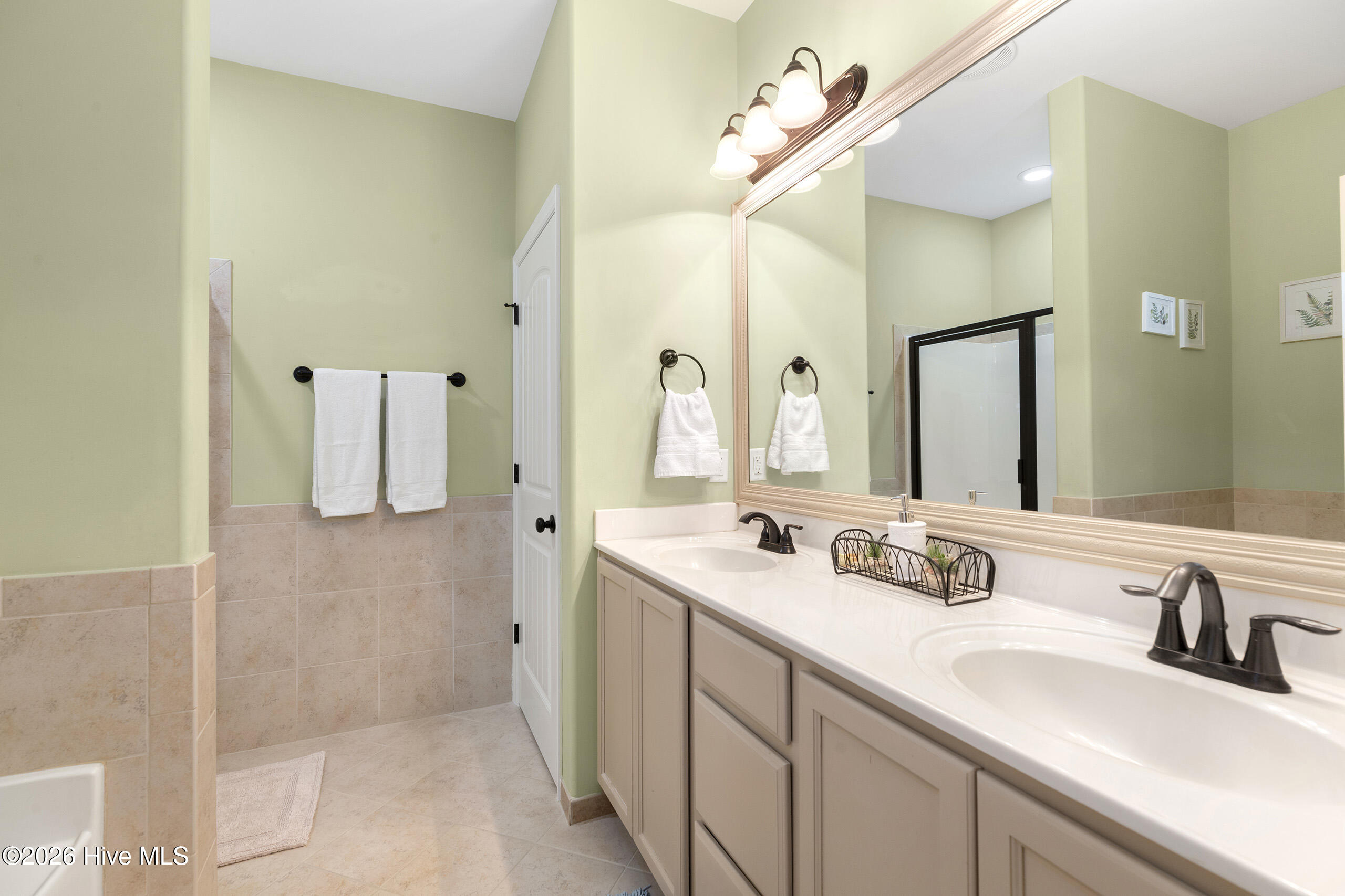 100558971 | Photo 27