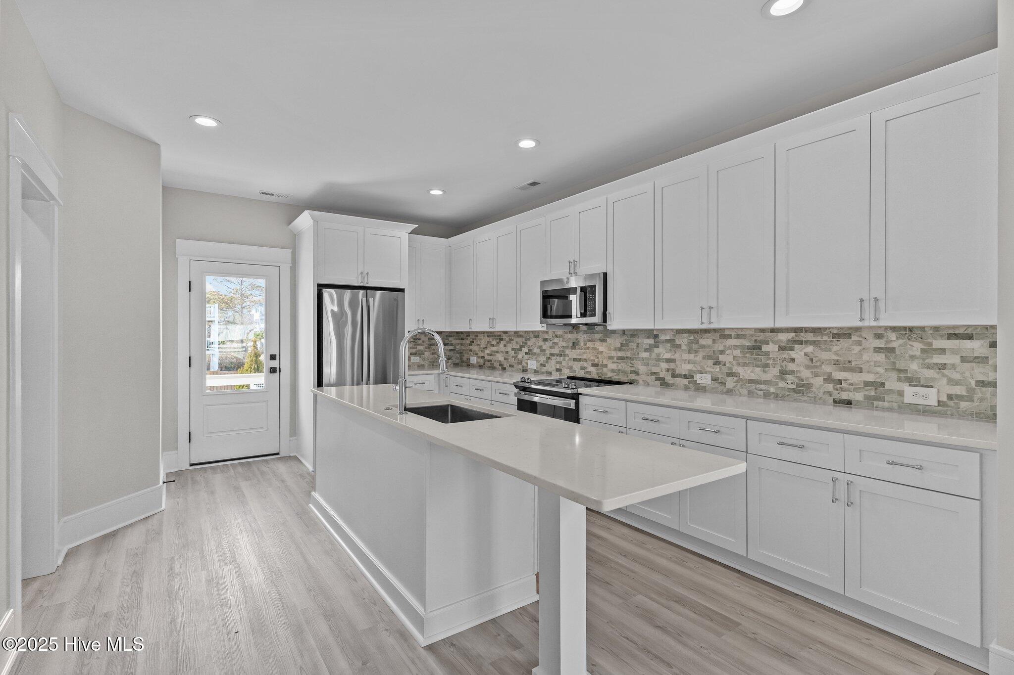 100560539 | Photo 10