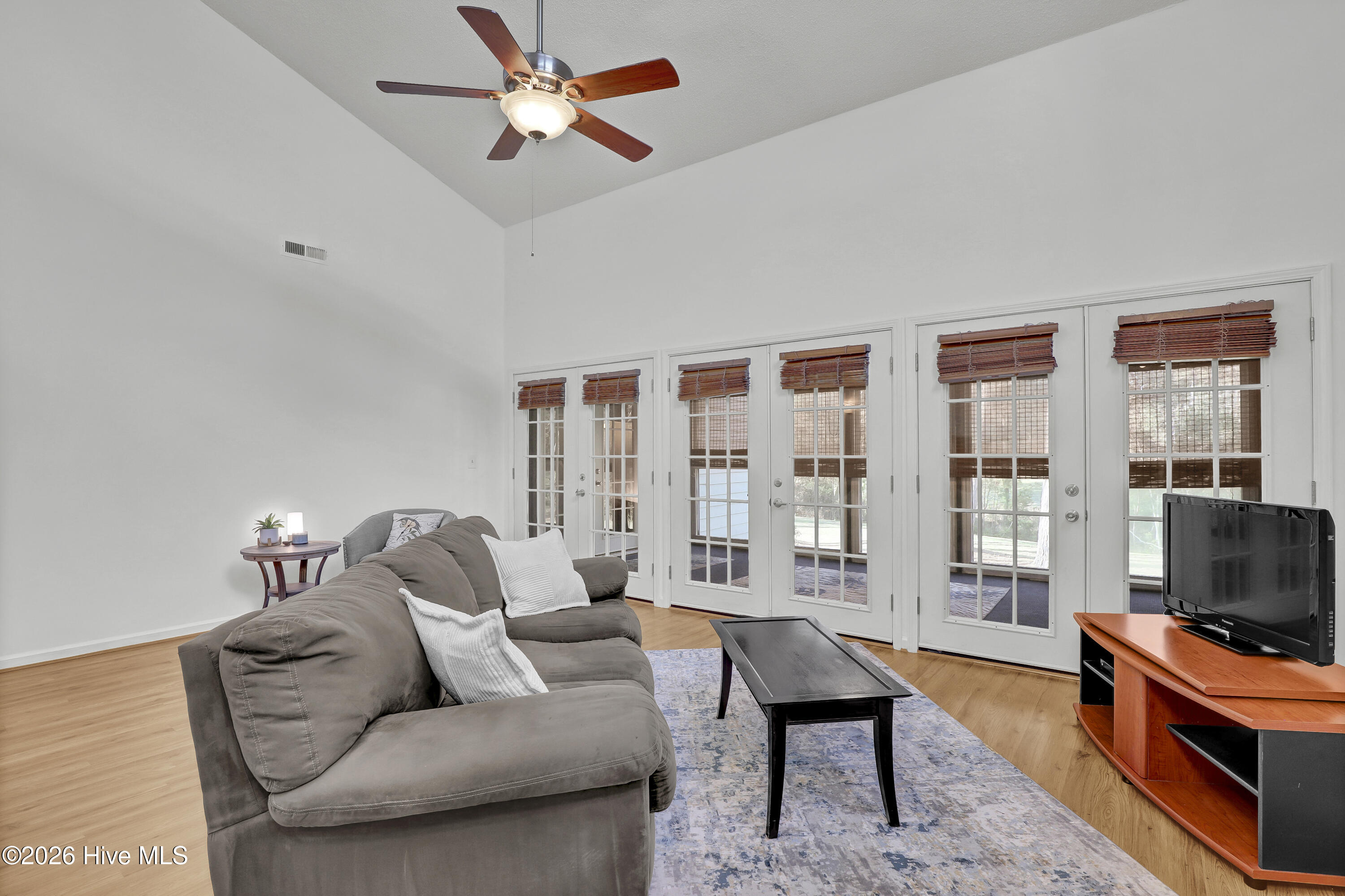 100565686 | Photo 10