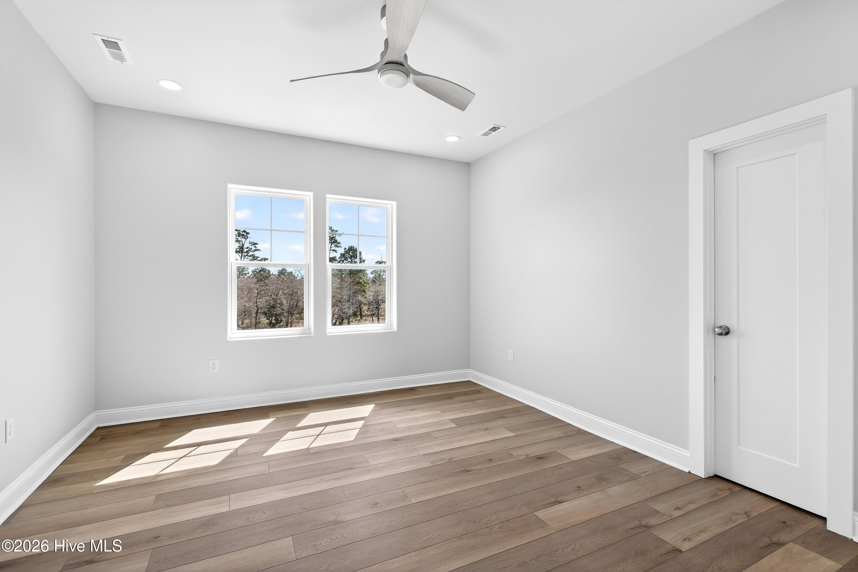 100559687 | Photo 30