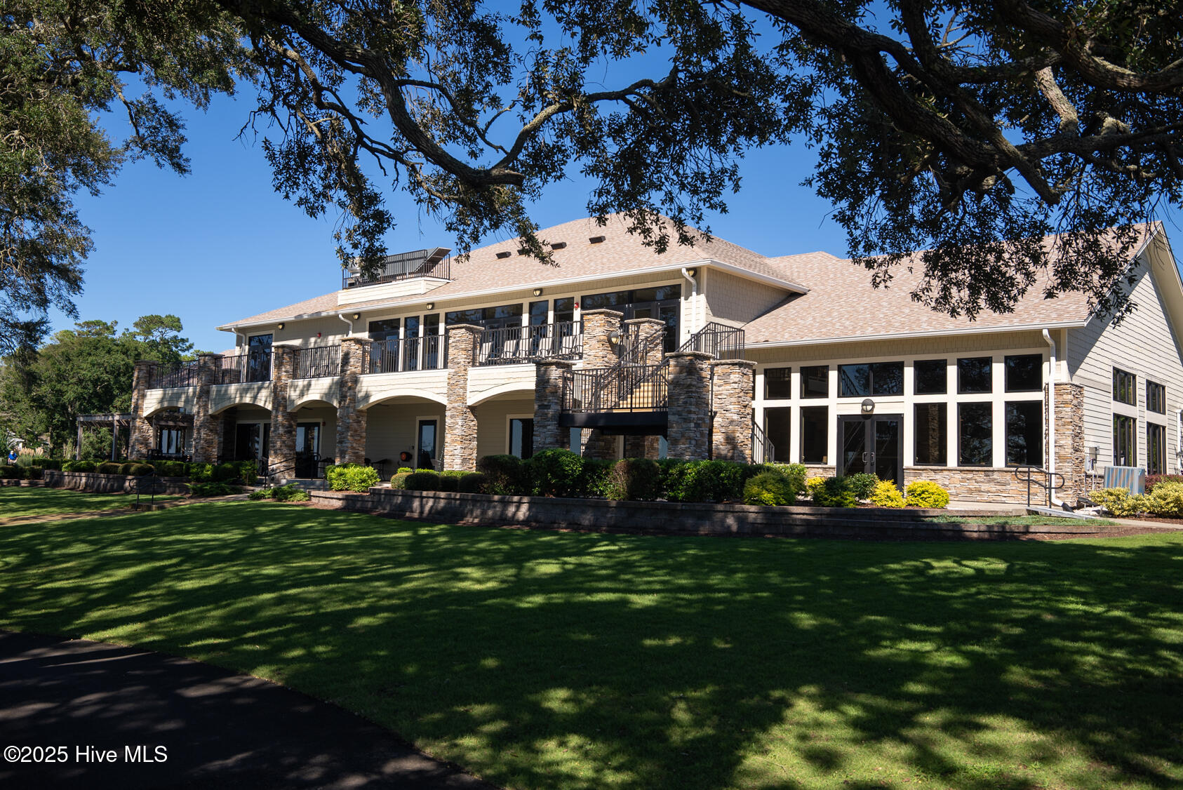 100543941 | Photo 45