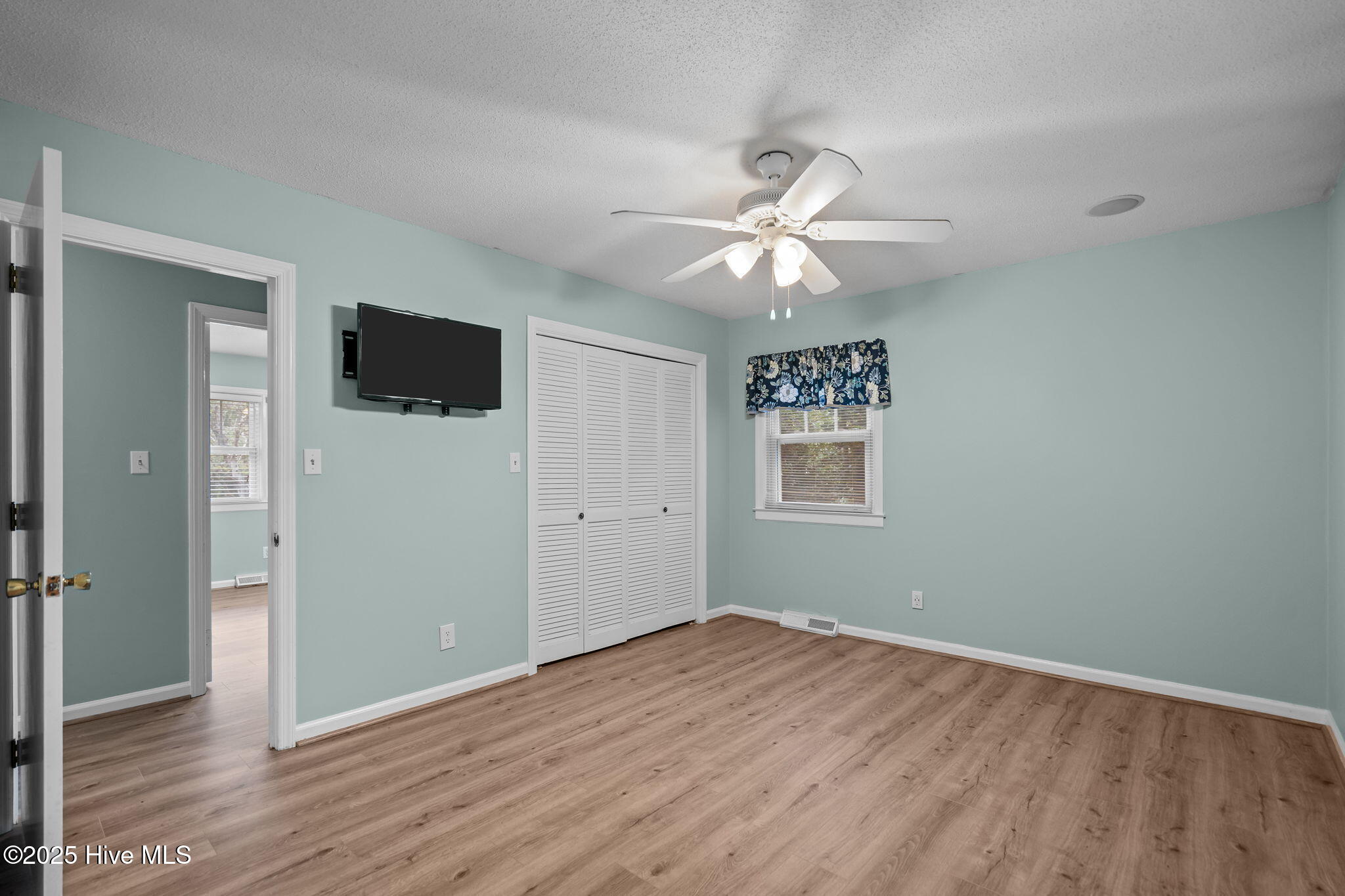 100542917 | Photo 32