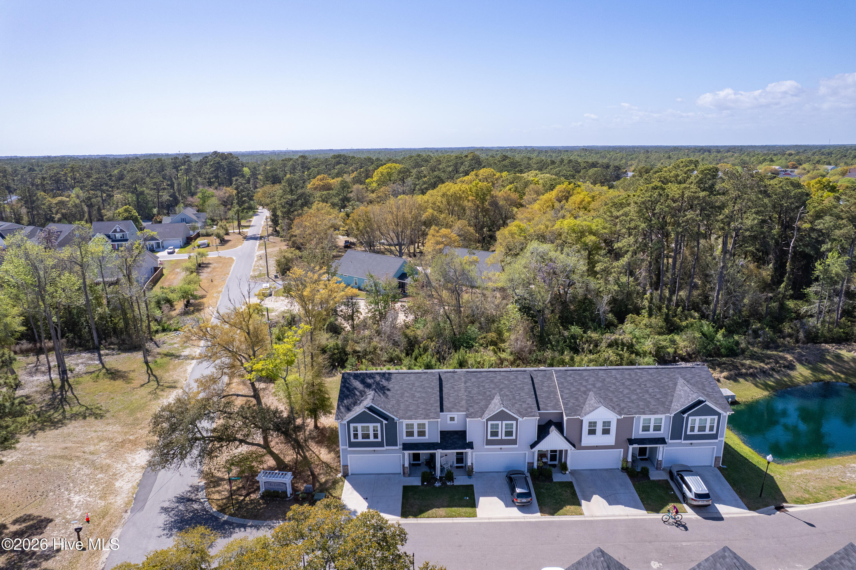 100565599 | Photo 42