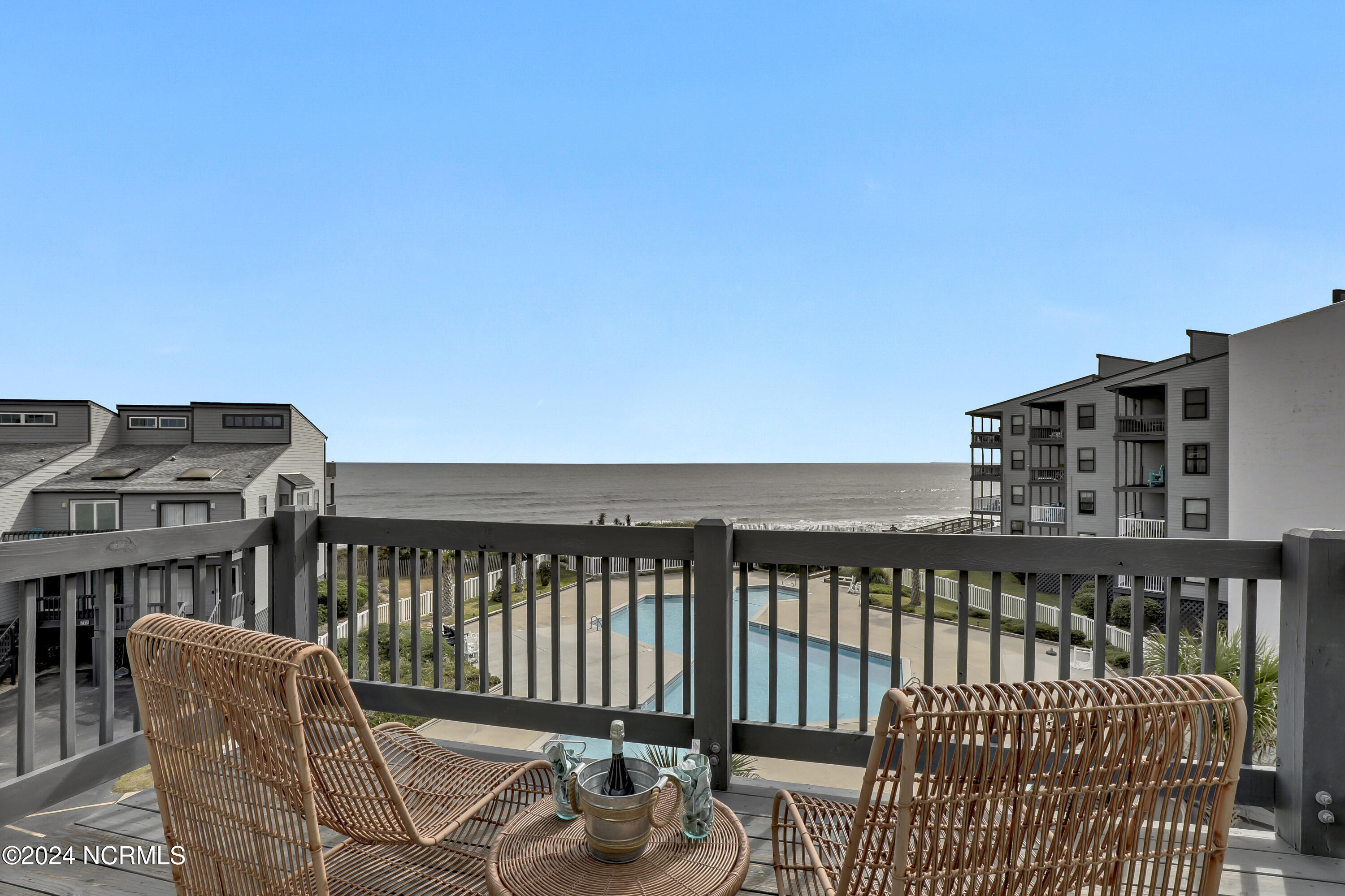 100549219 | Photo 18