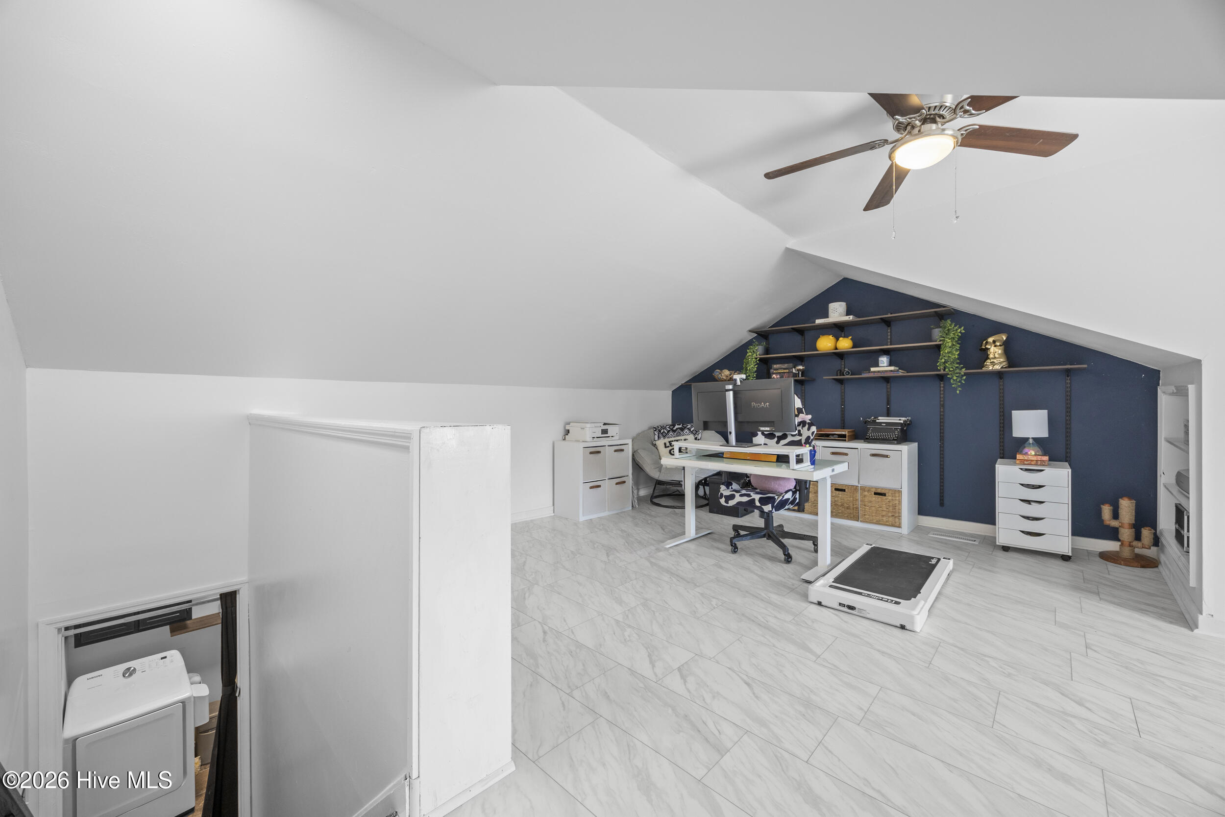 100560649 | Photo 19