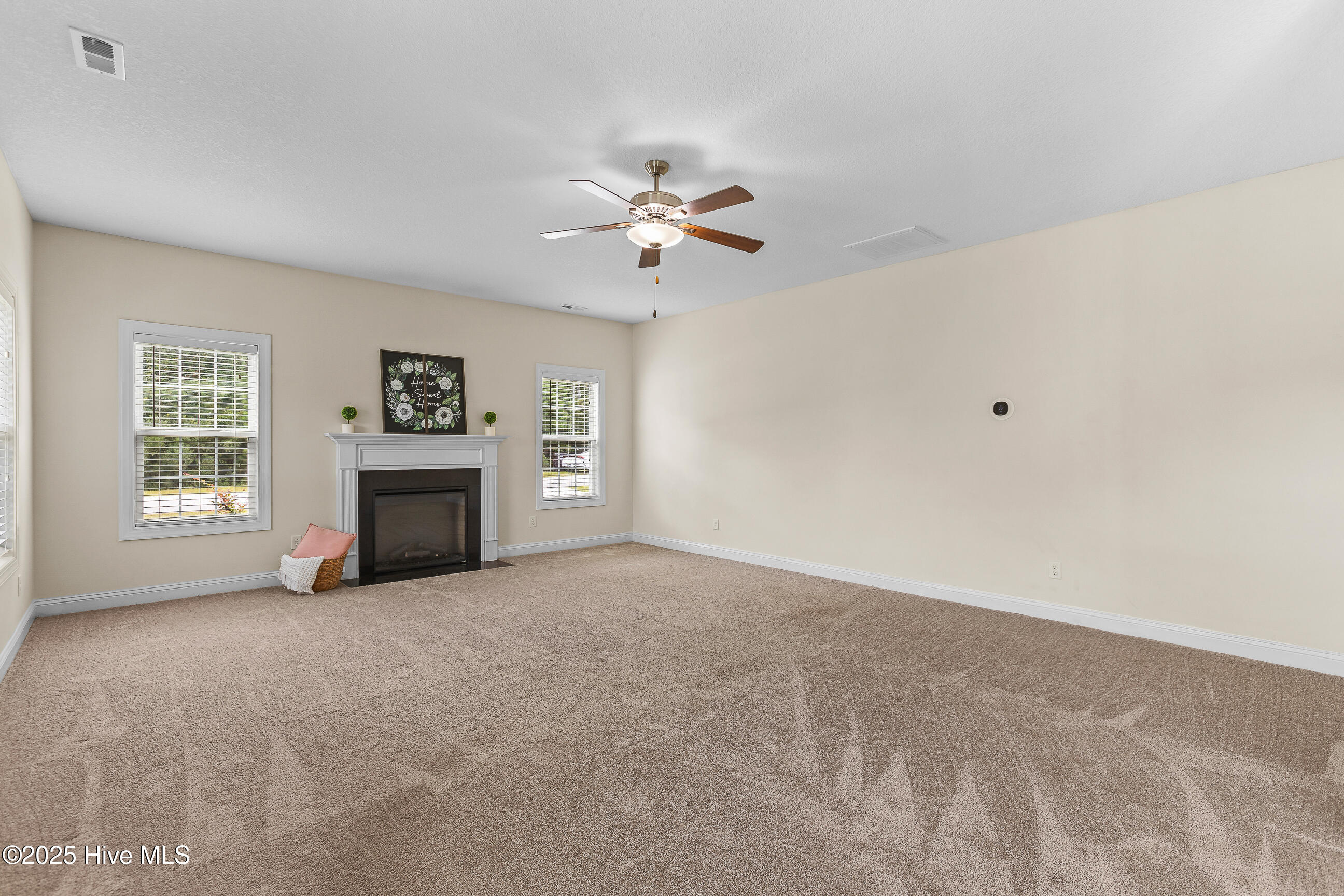 324 Catamaran Road, Swansboro, NC 28584 – photo 11: Living Room