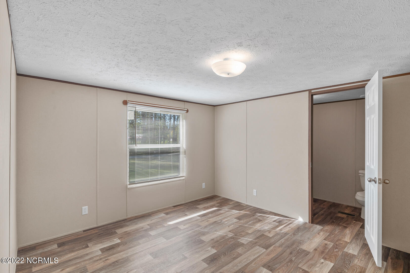 100543984 | Photo 15