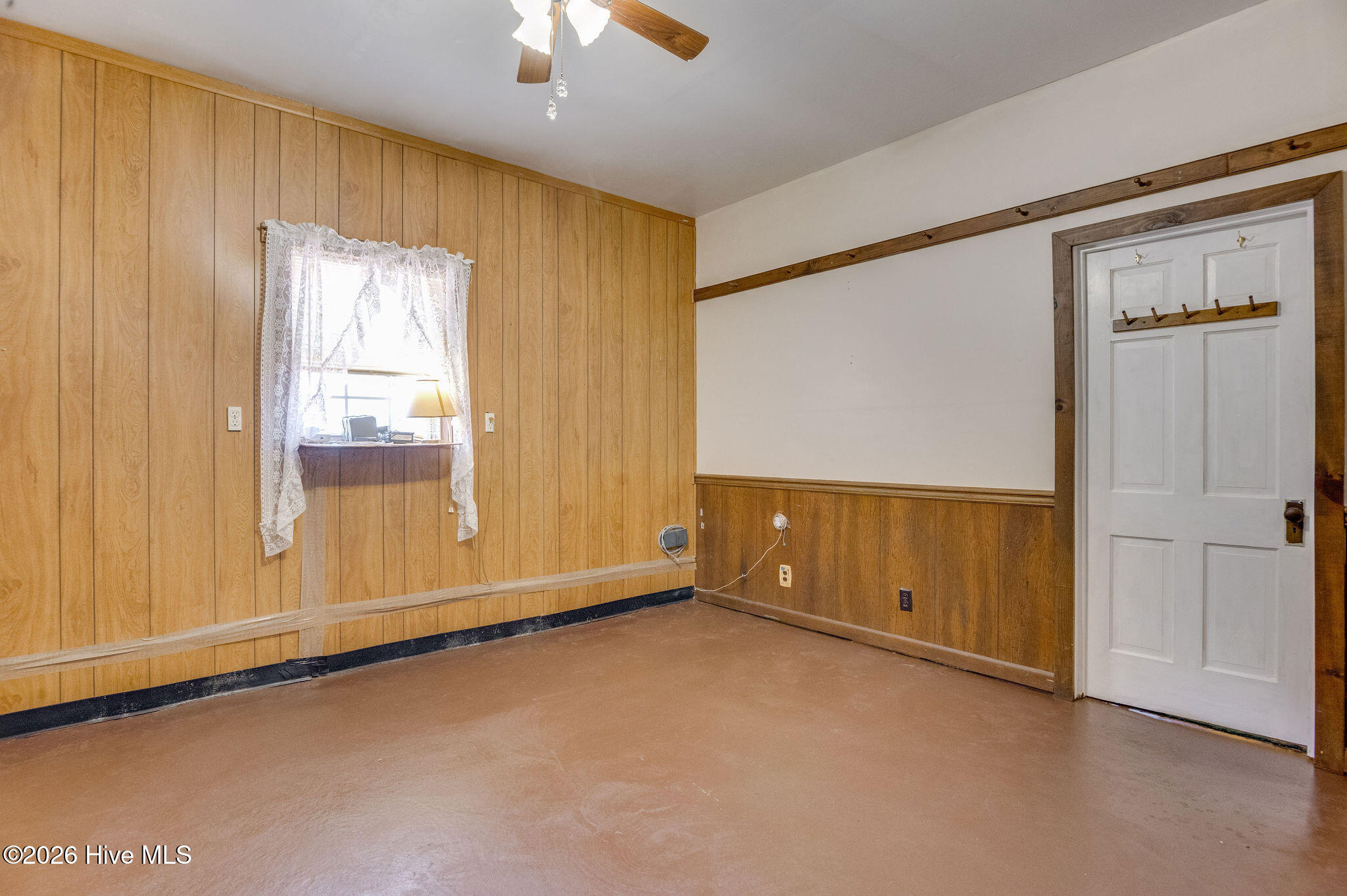 100561889 | Photo 37