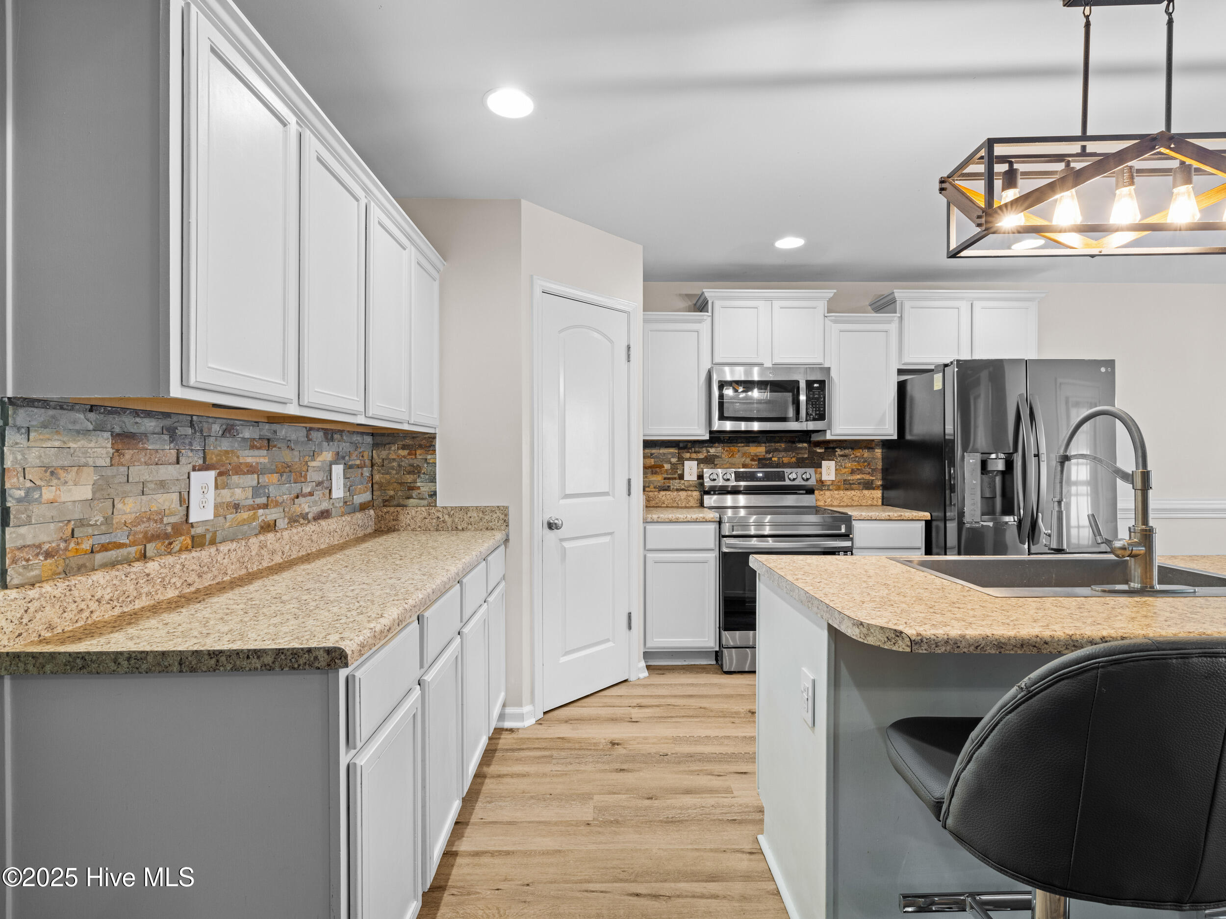 100531847 | Photo 14