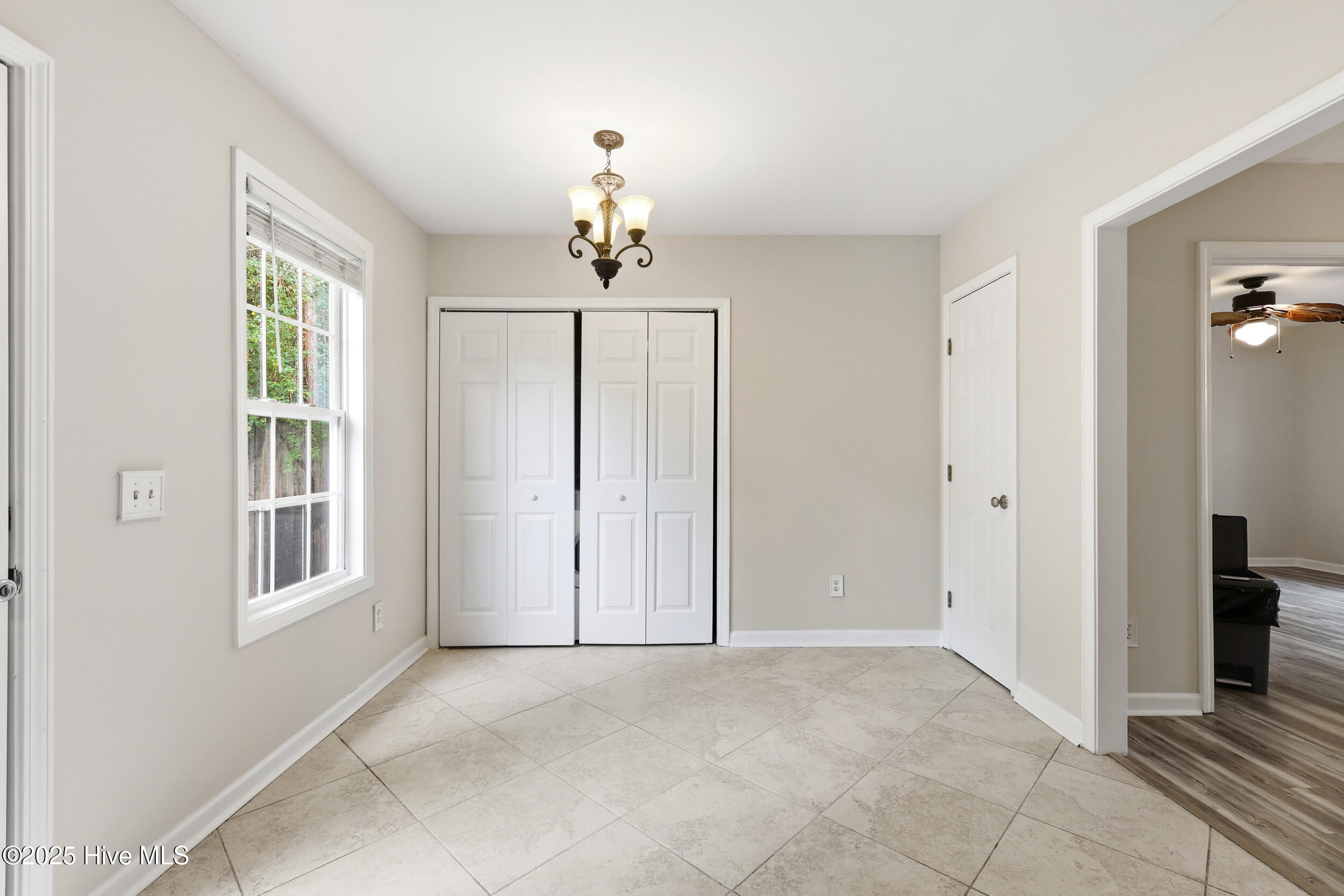 100530409 | Photo 10