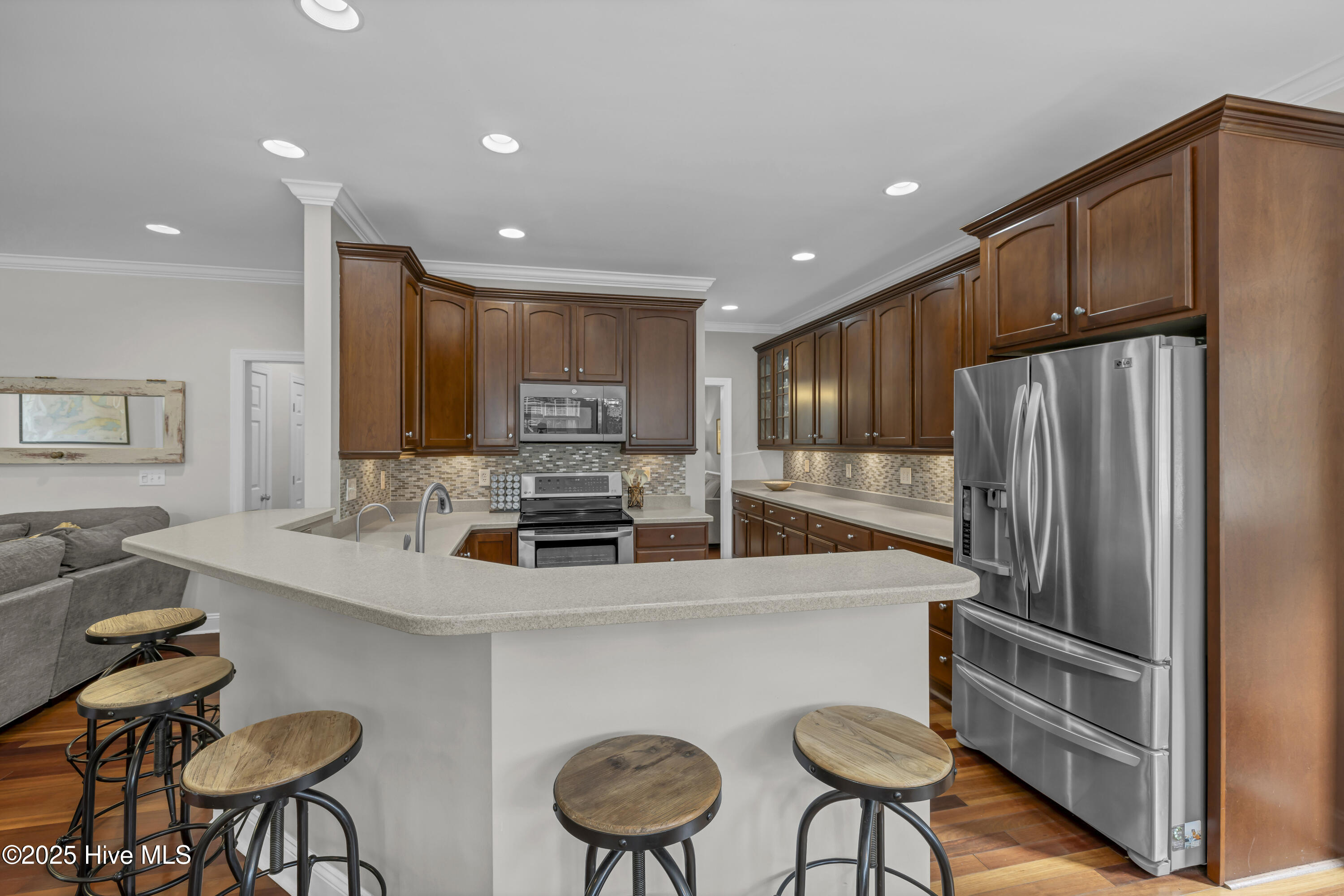 100533968 | Photo 16