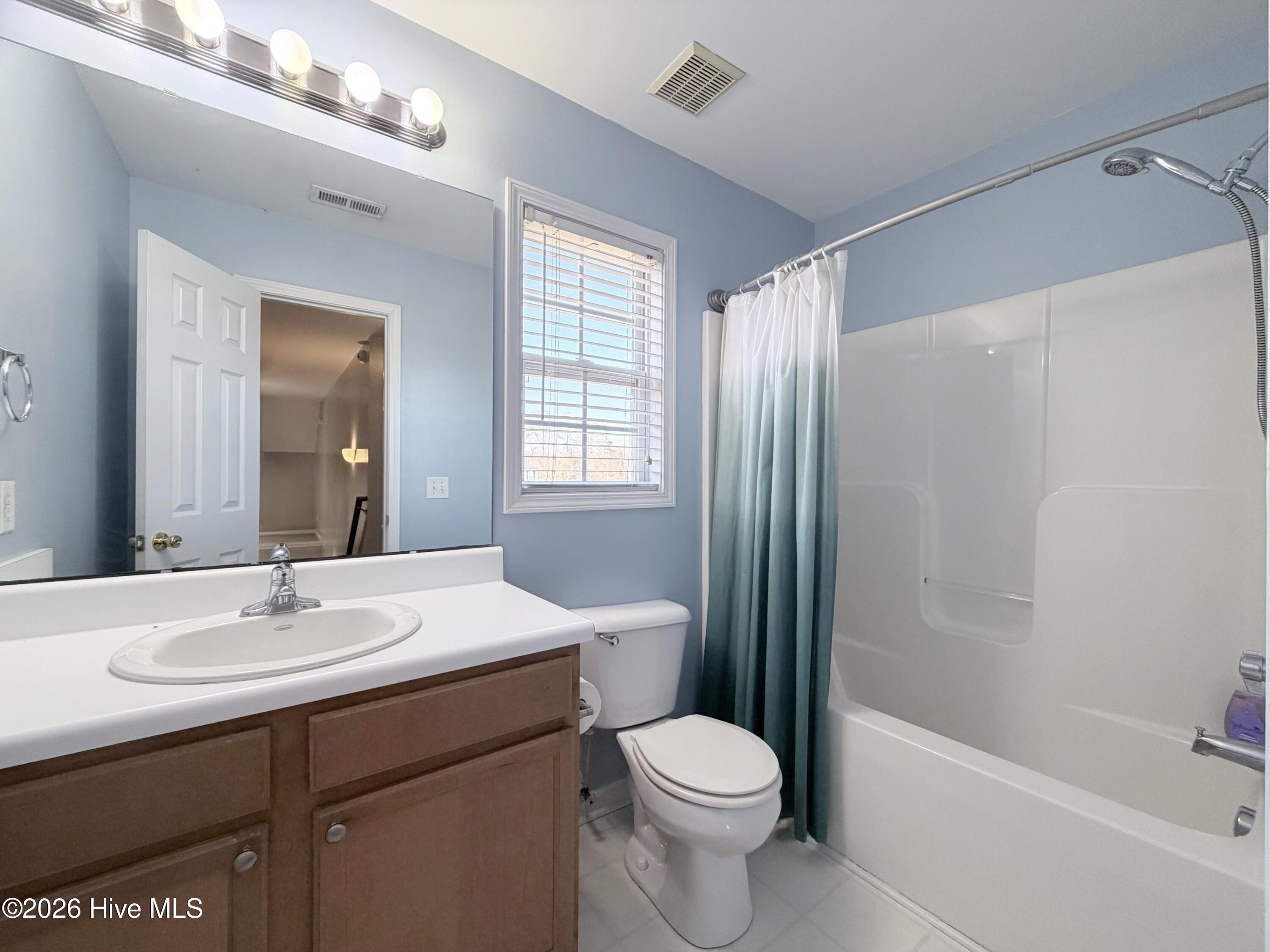 100547389 | Photo 34