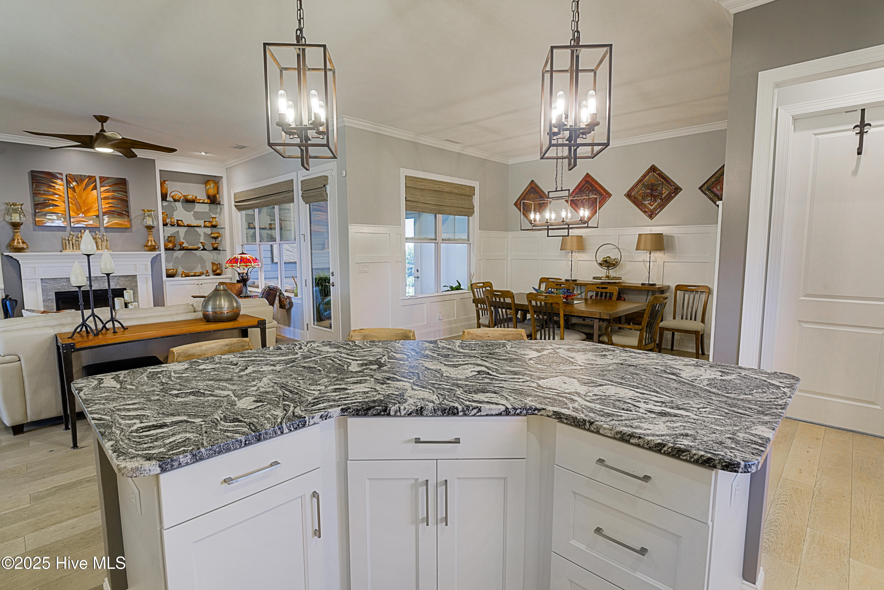 100530008 | Photo 26