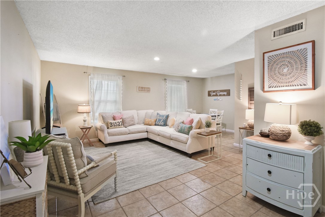 2nd image of 302 E Island Square Dr, Saint Simons Island, GA 31522 | MLS# SA355451