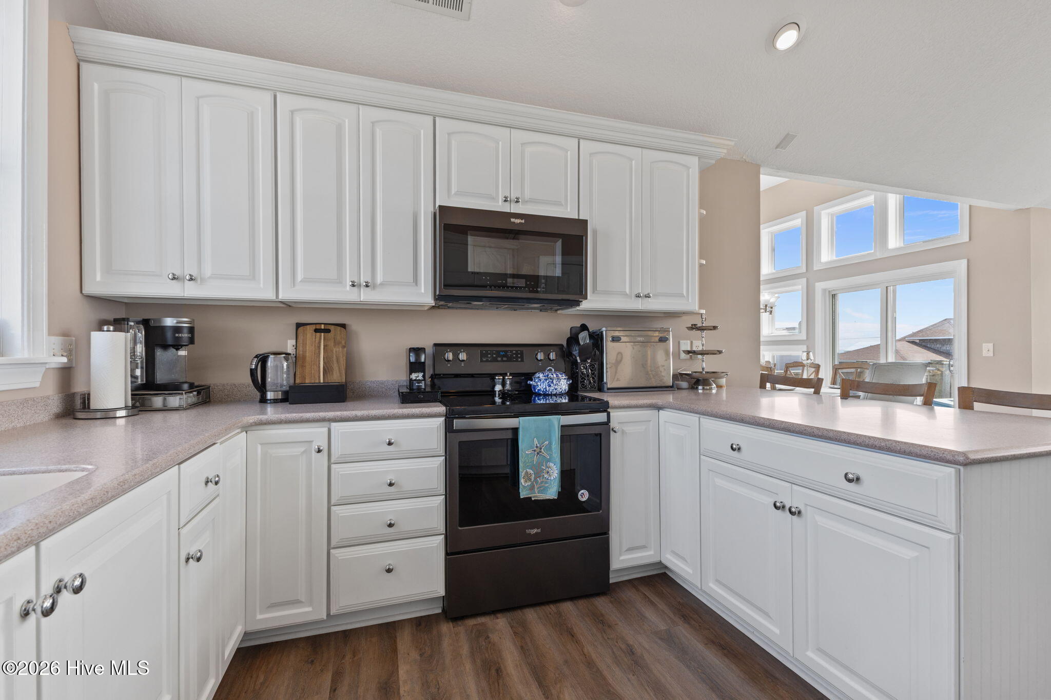 100563180 | Photo 11