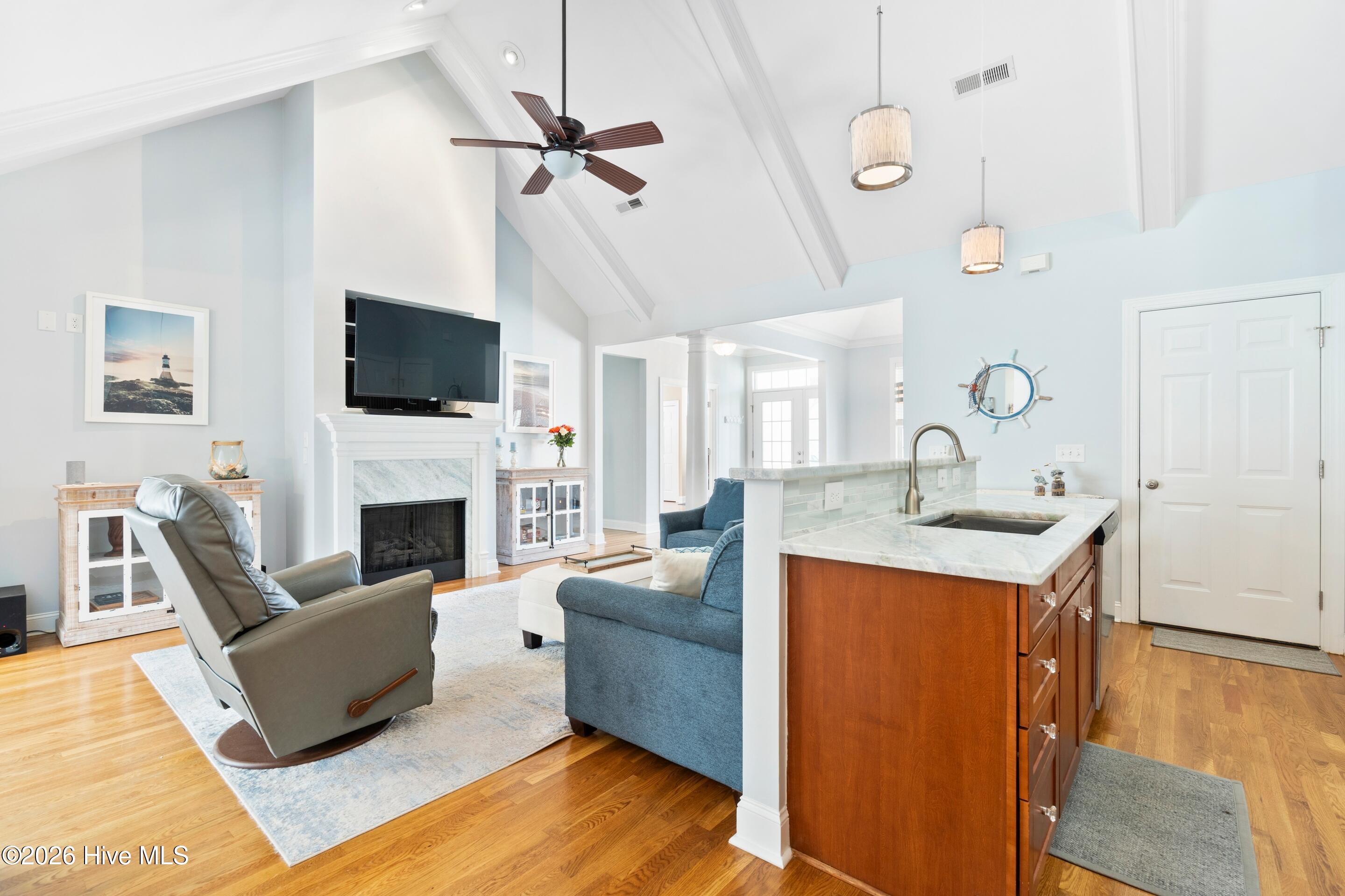 100549432 | Photo 12