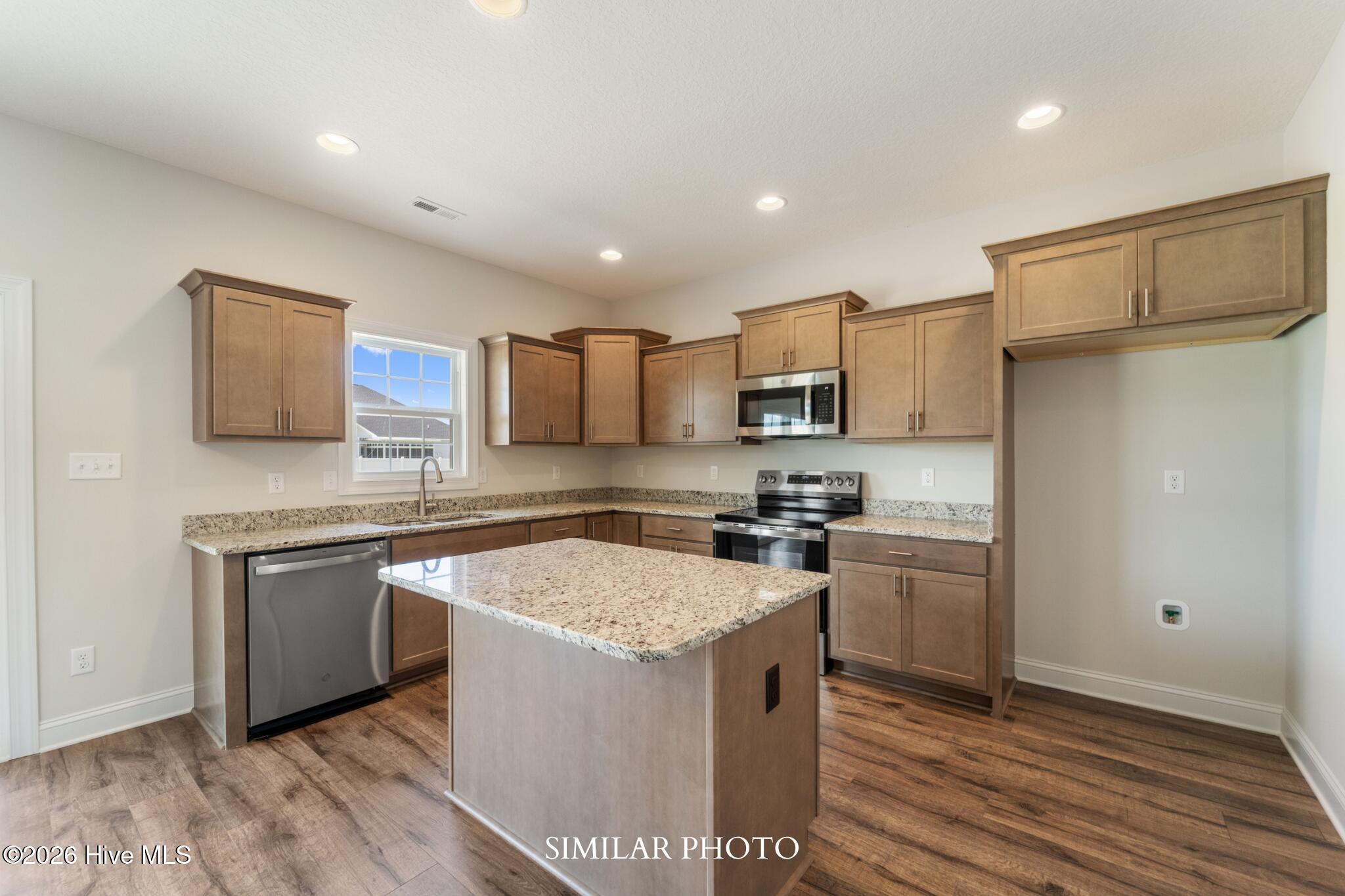 100554439 | Photo 13