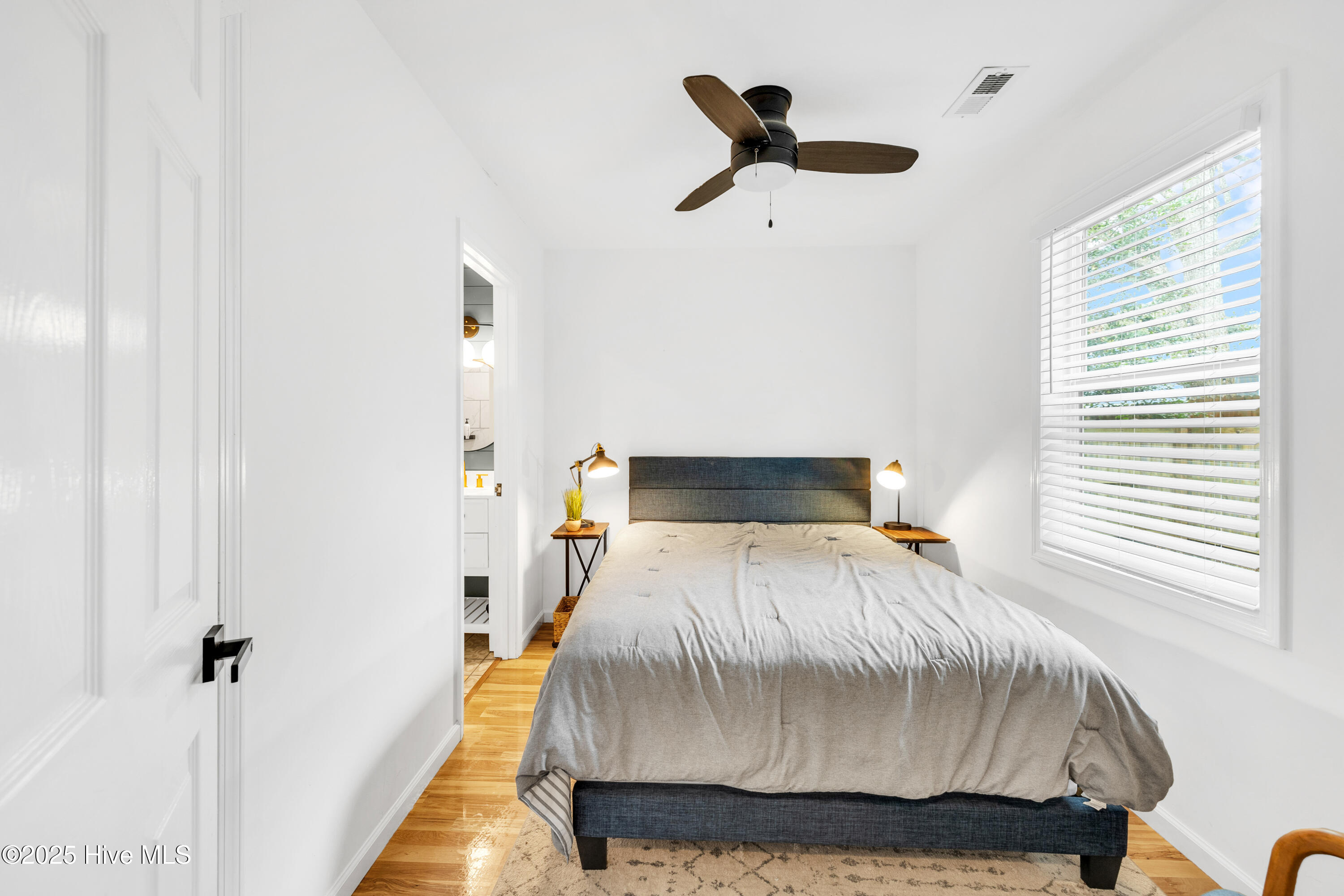 100546596 | Photo 14