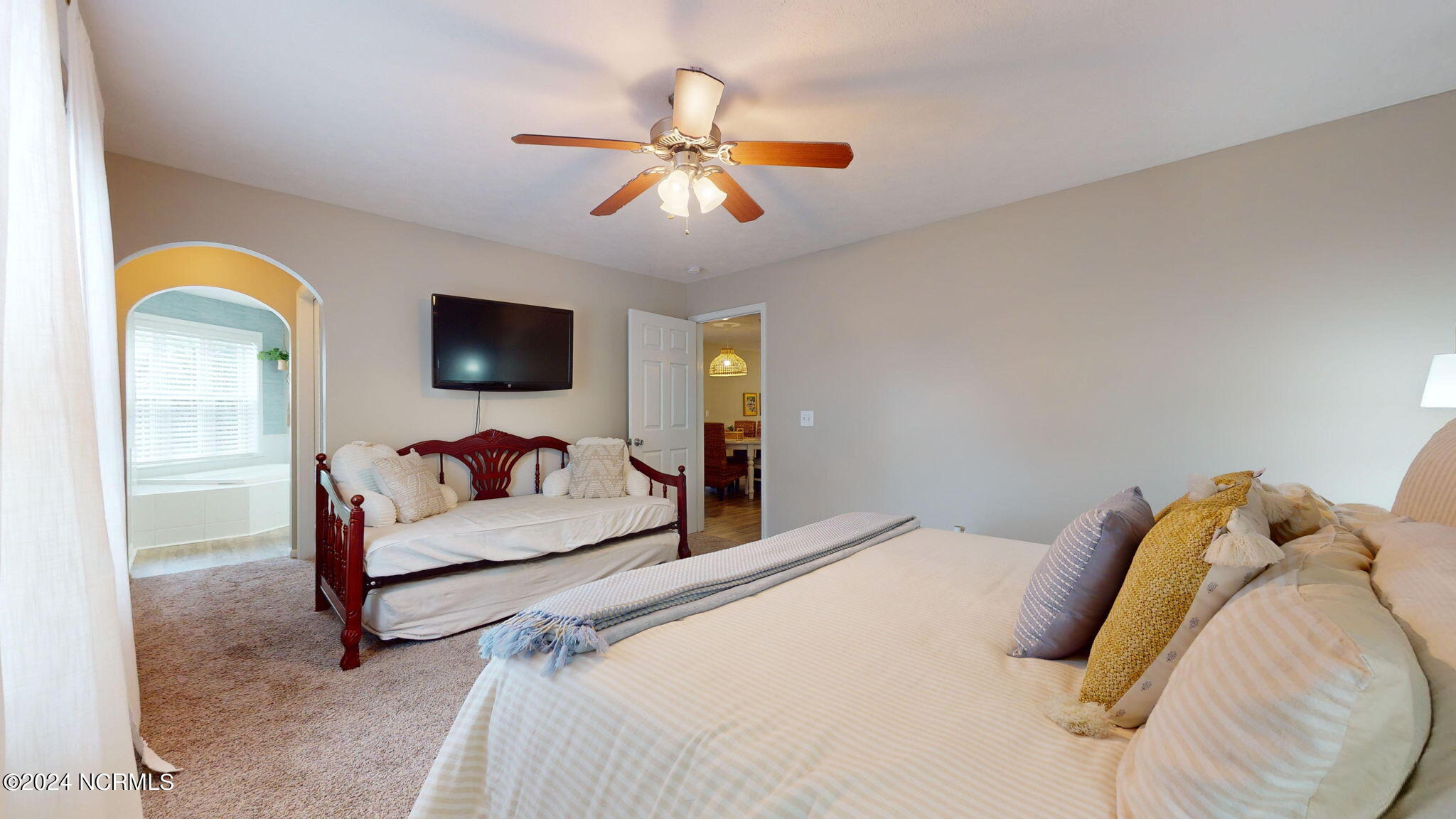 100537994 | Photo 21