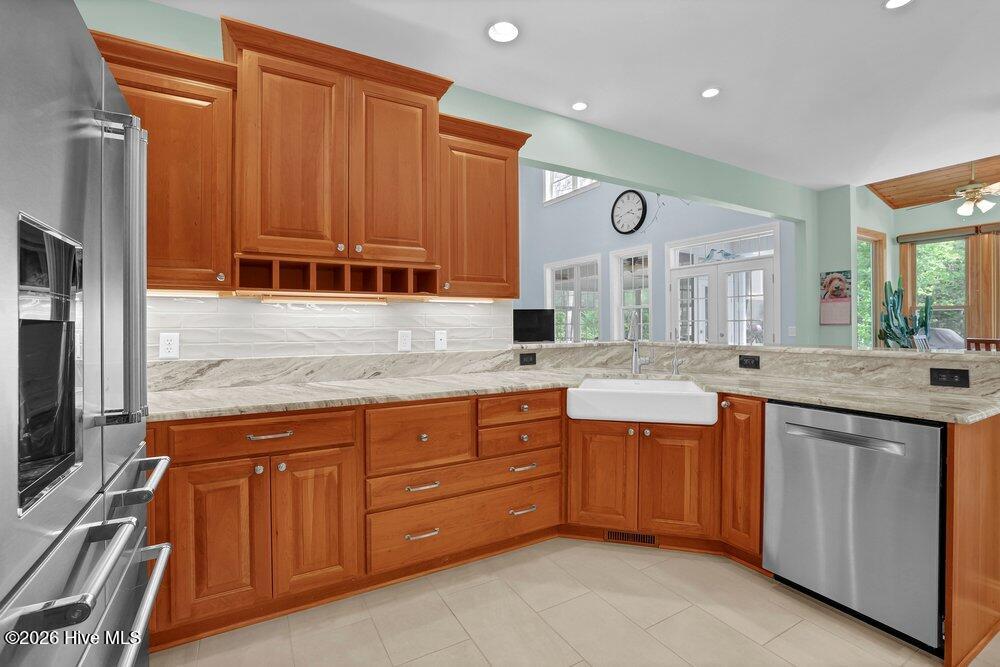 100568961 | Photo 22