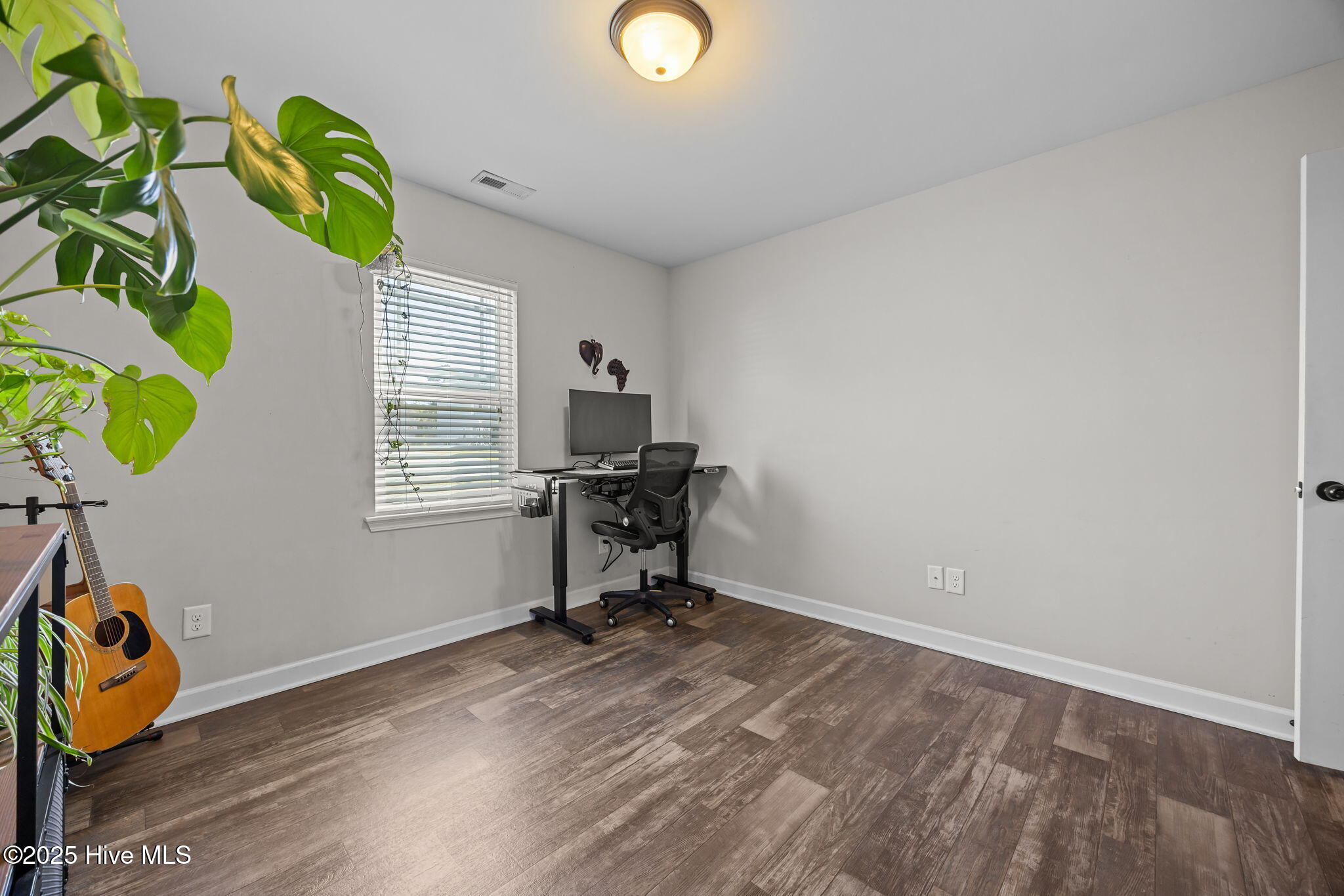 100537004 | Photo 25