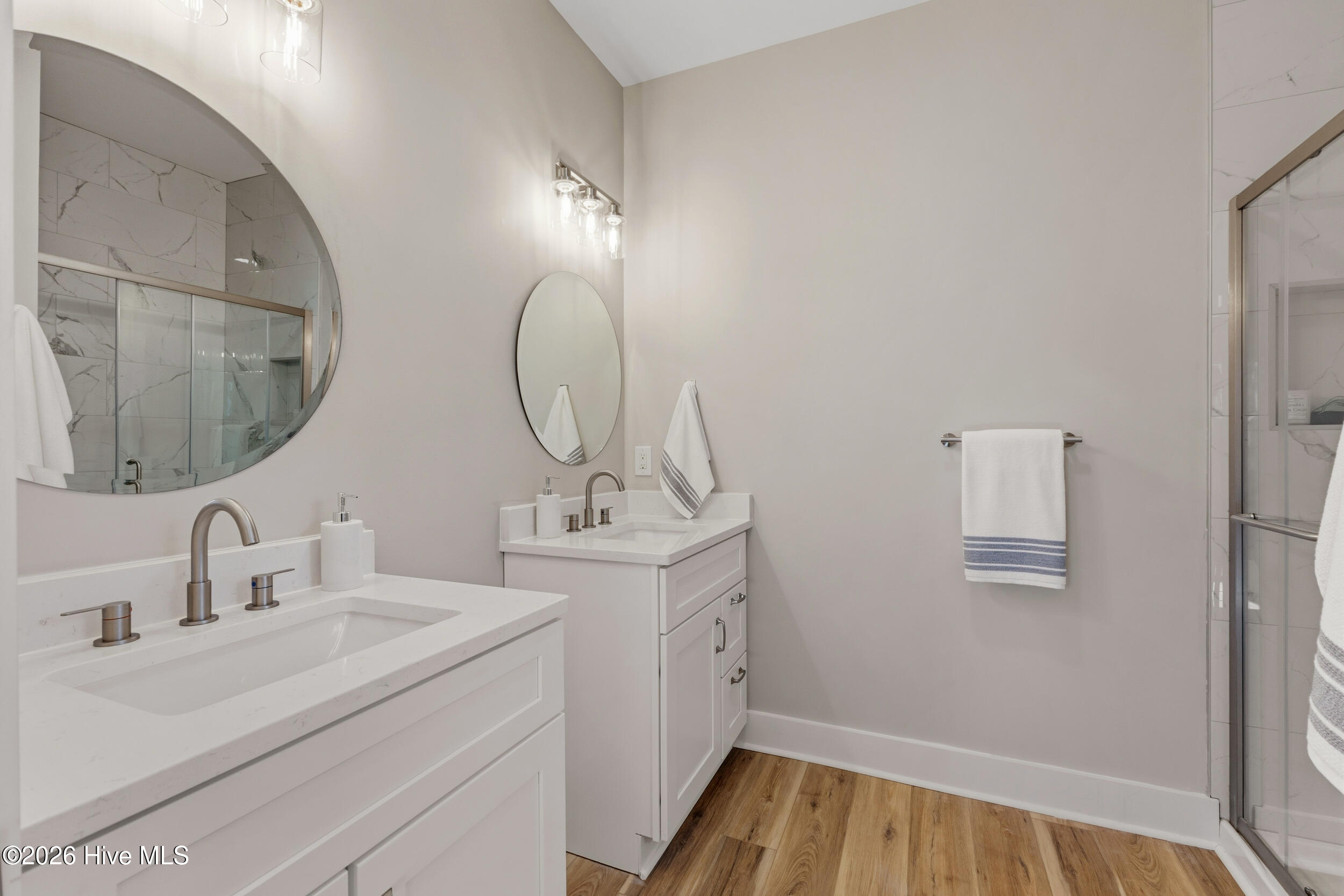 100557700 | Photo 30