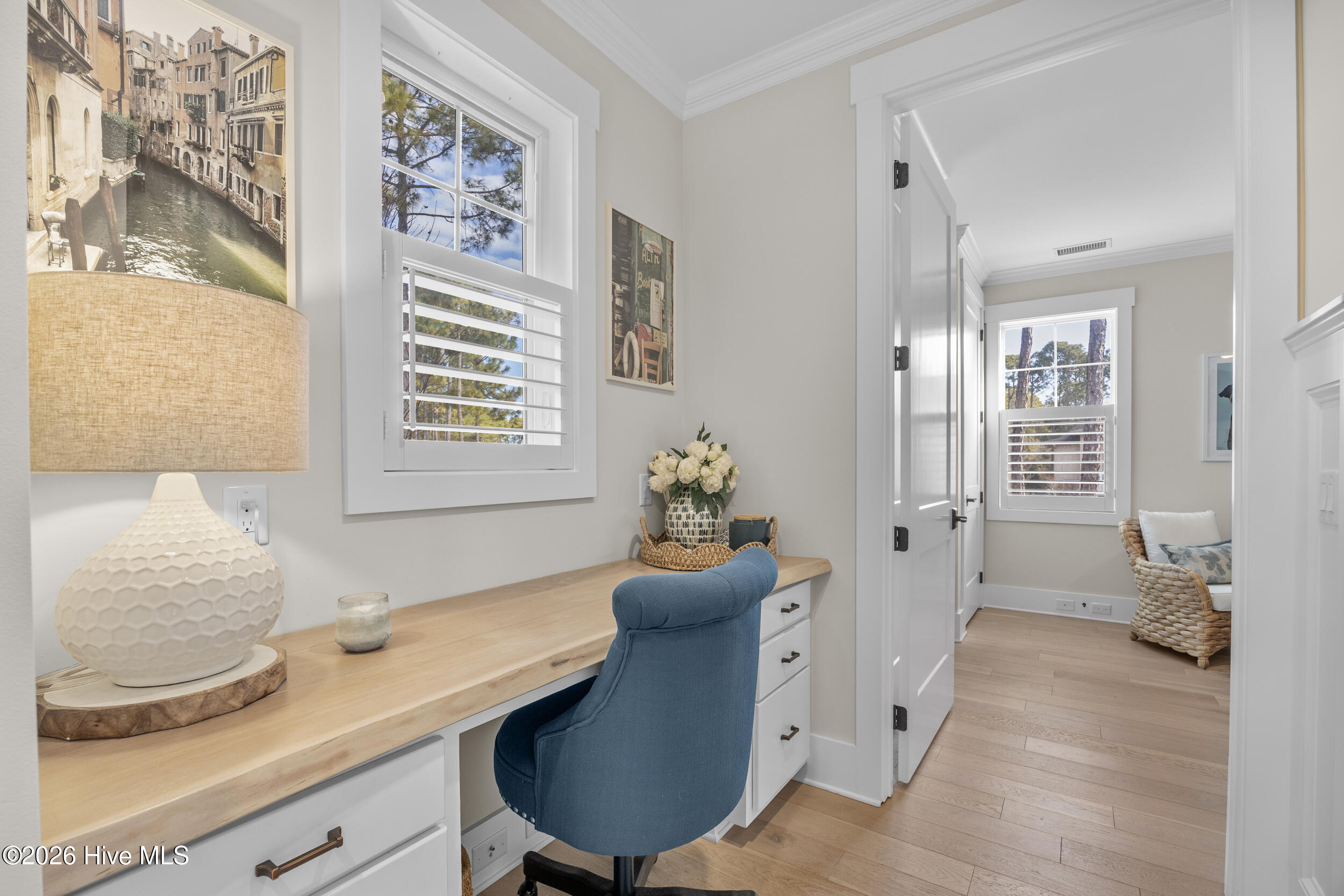 100527990 | Photo 38