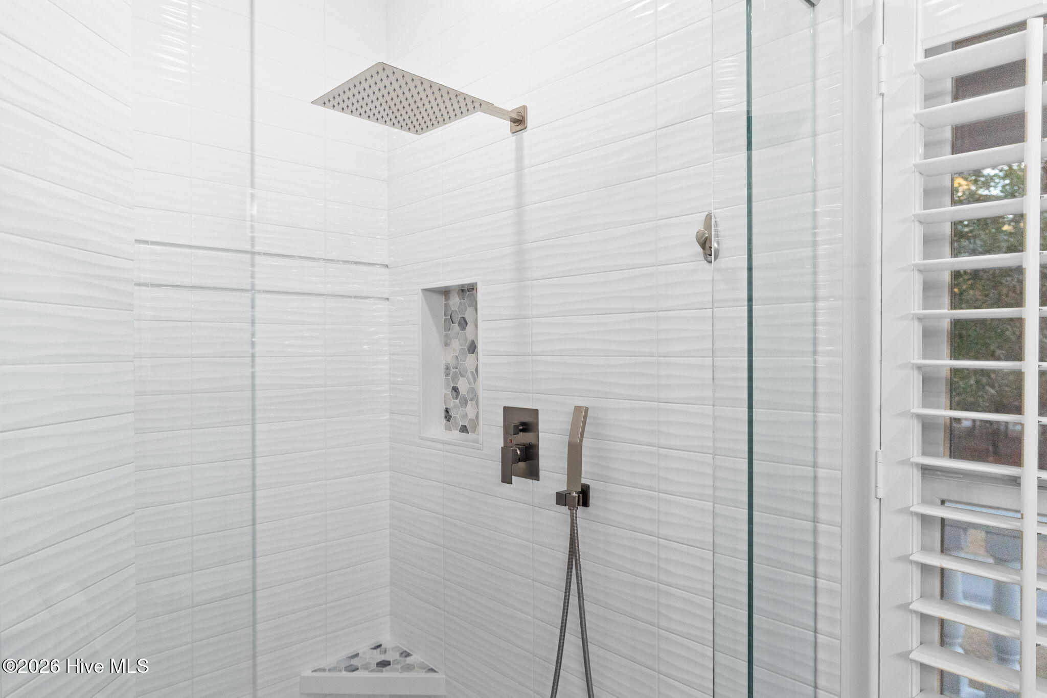 100549864 | Photo 36