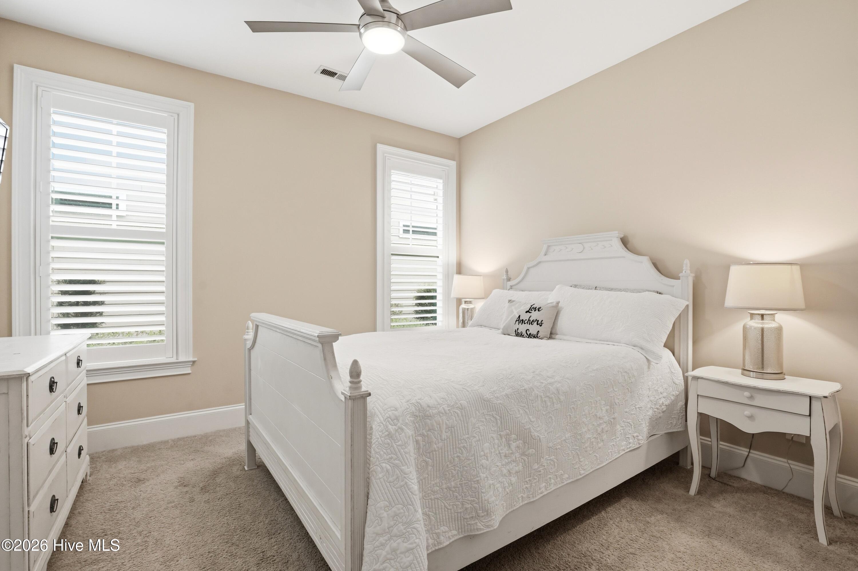 100561469 | Photo 45