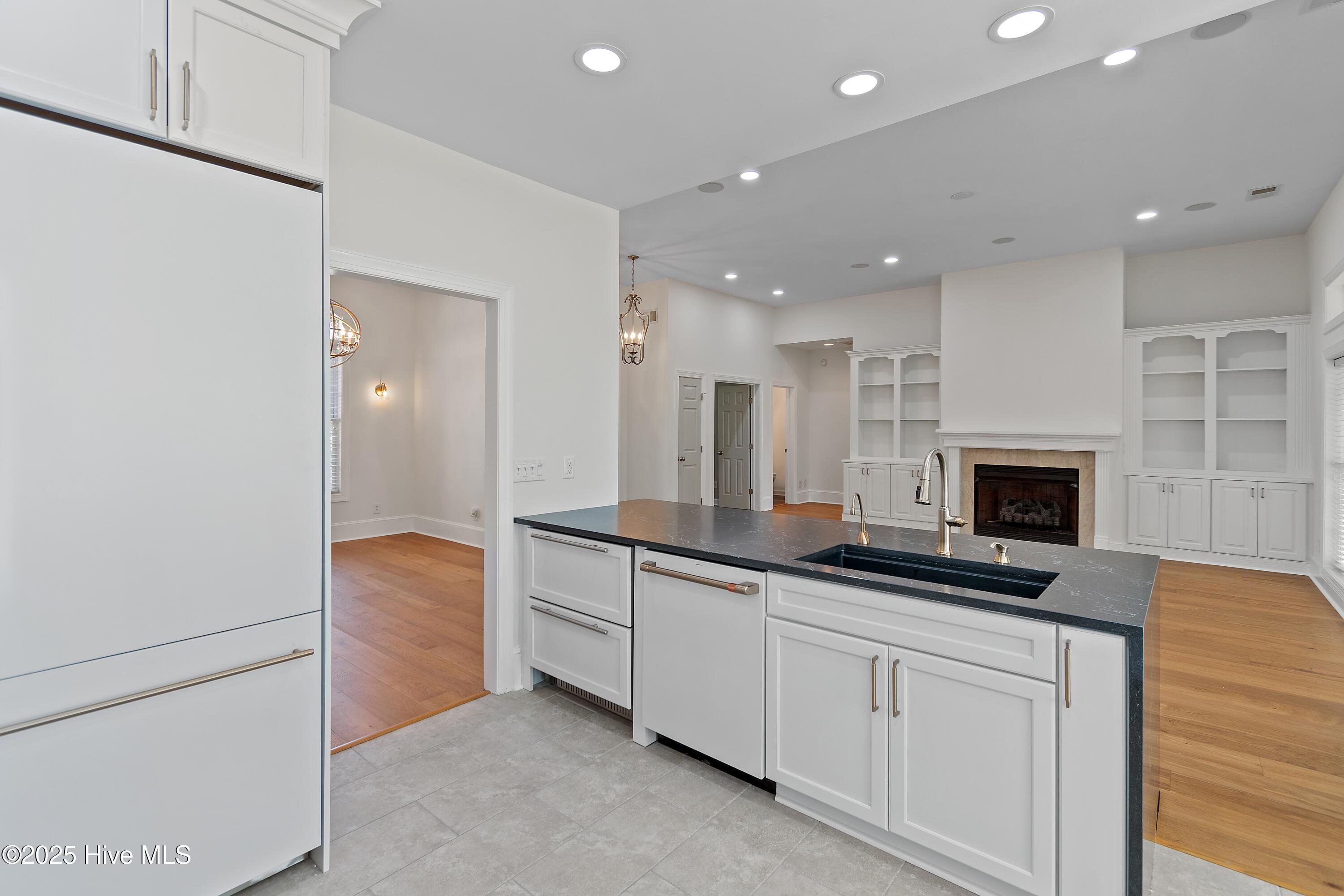 100548441 | Photo 23