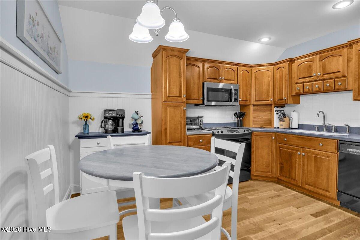 100556274 | Photo 28