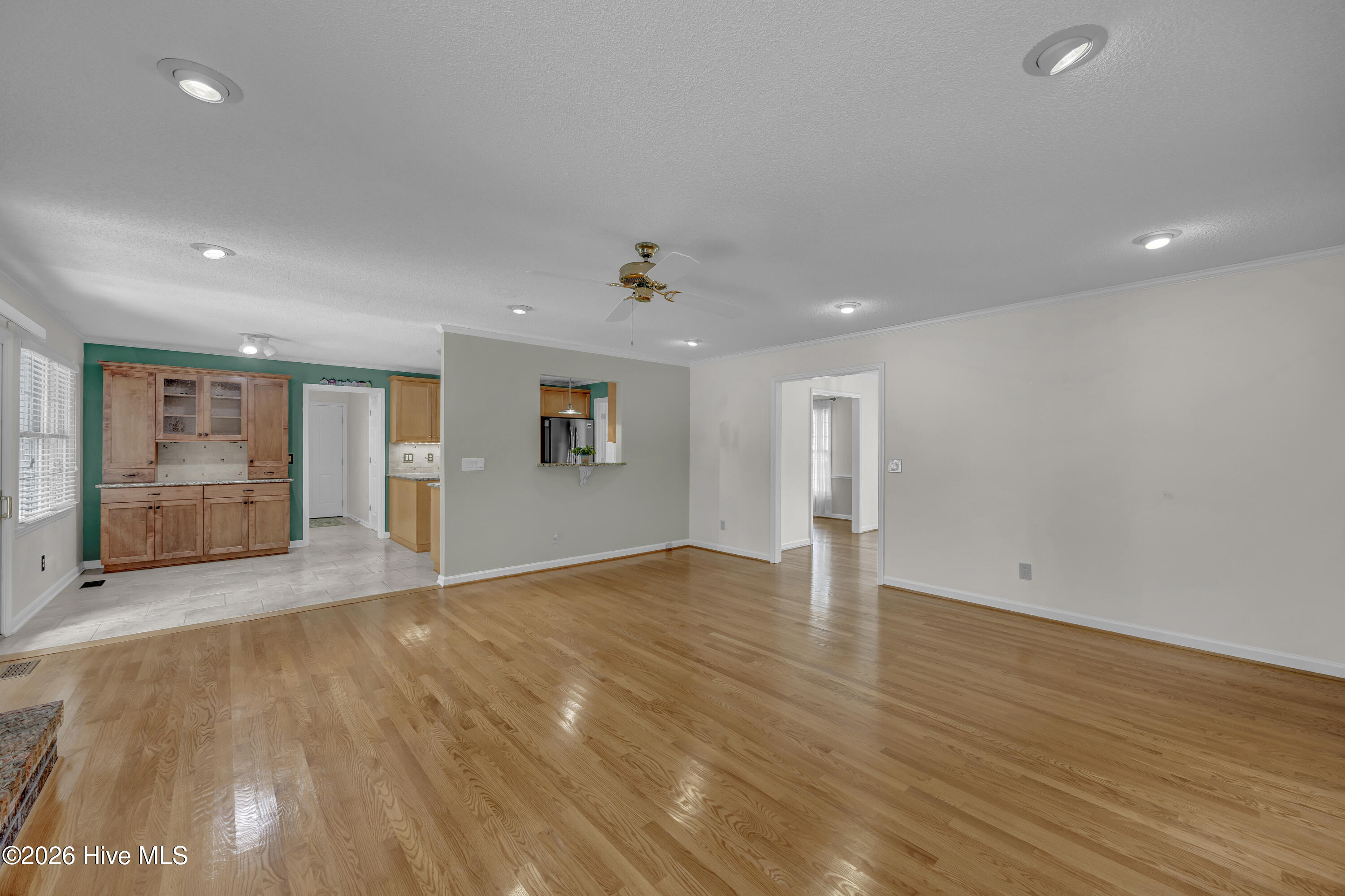 100567134 | Photo 25