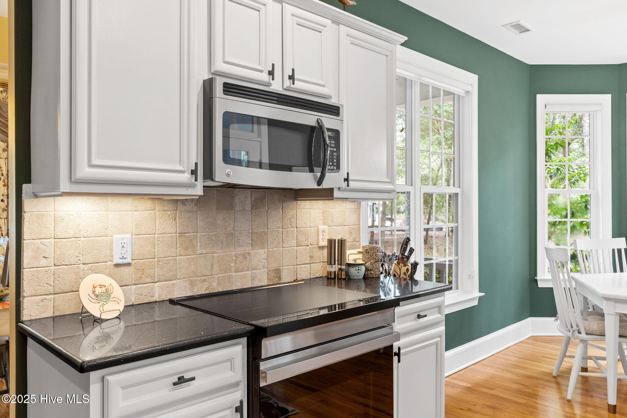 100535013 | Photo 12