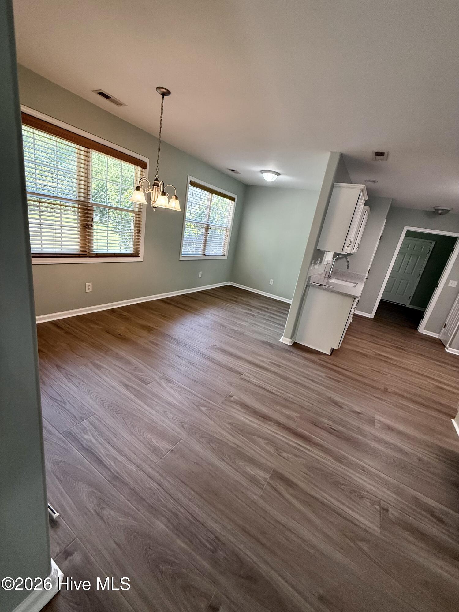 100568919 | Photo 14