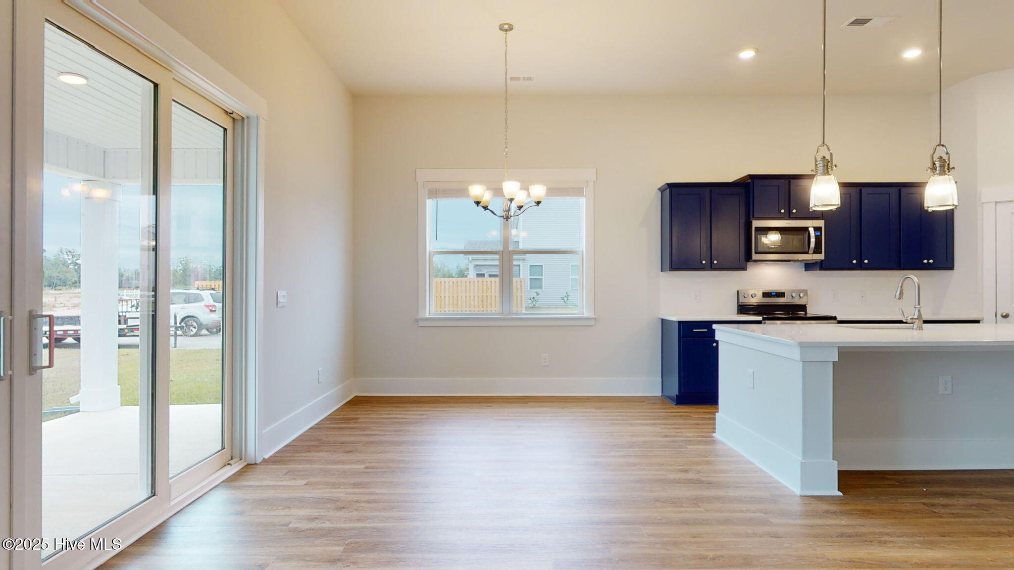 100543683 | Photo 16