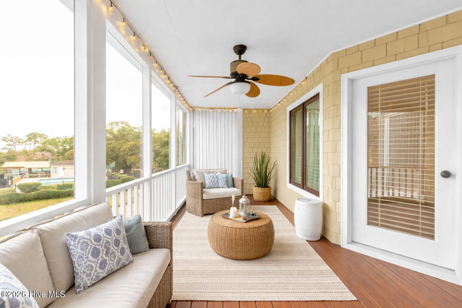 100555941 | Photo 44