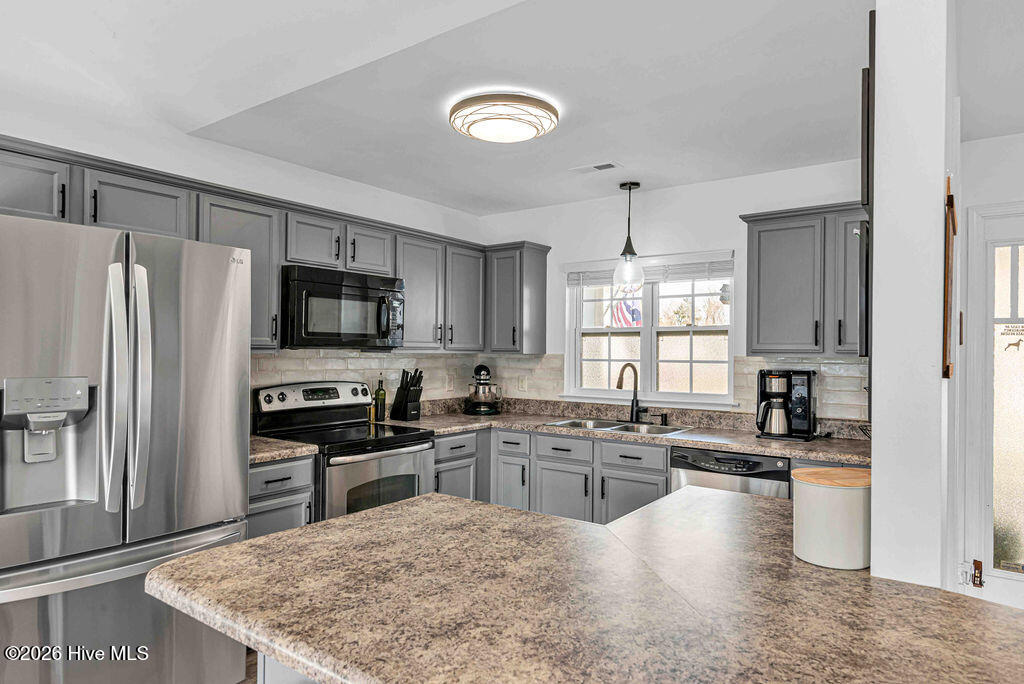 100555135 | Photo 12