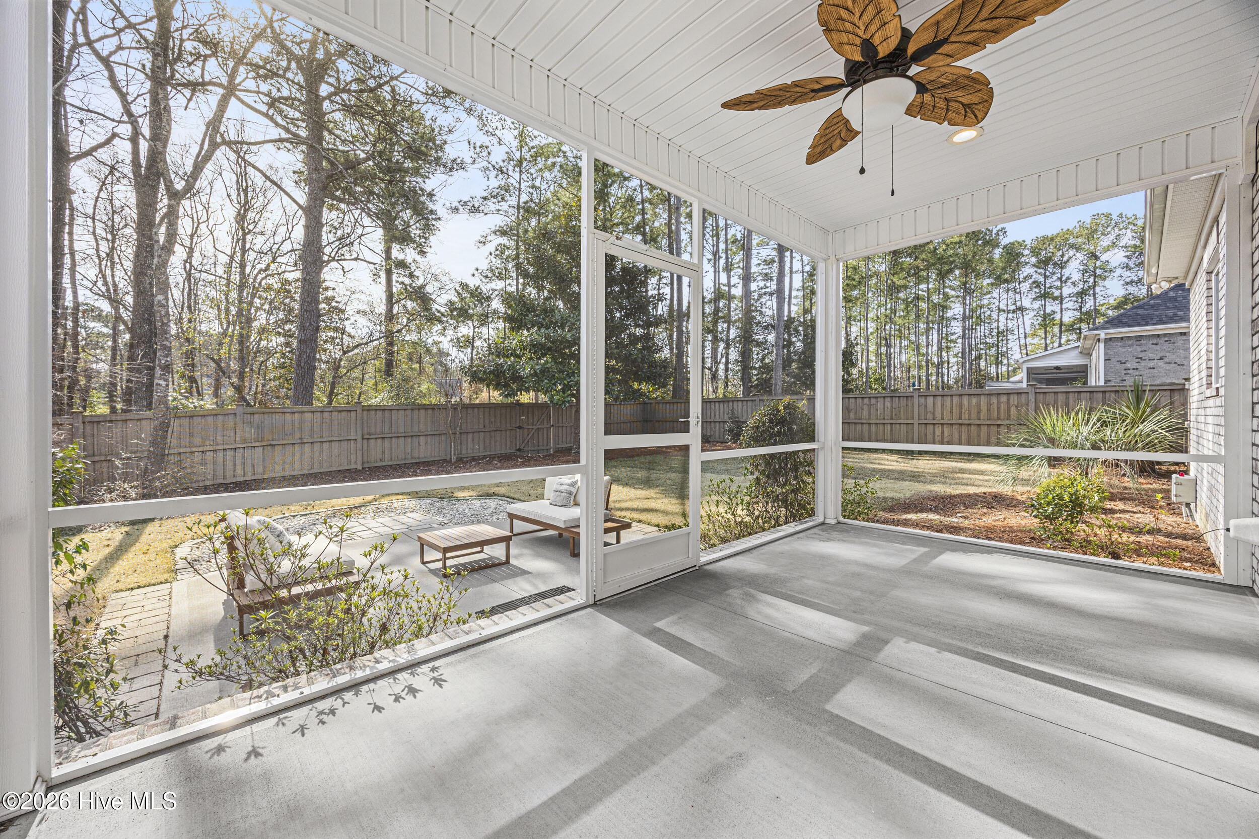 100550932 | Photo 46