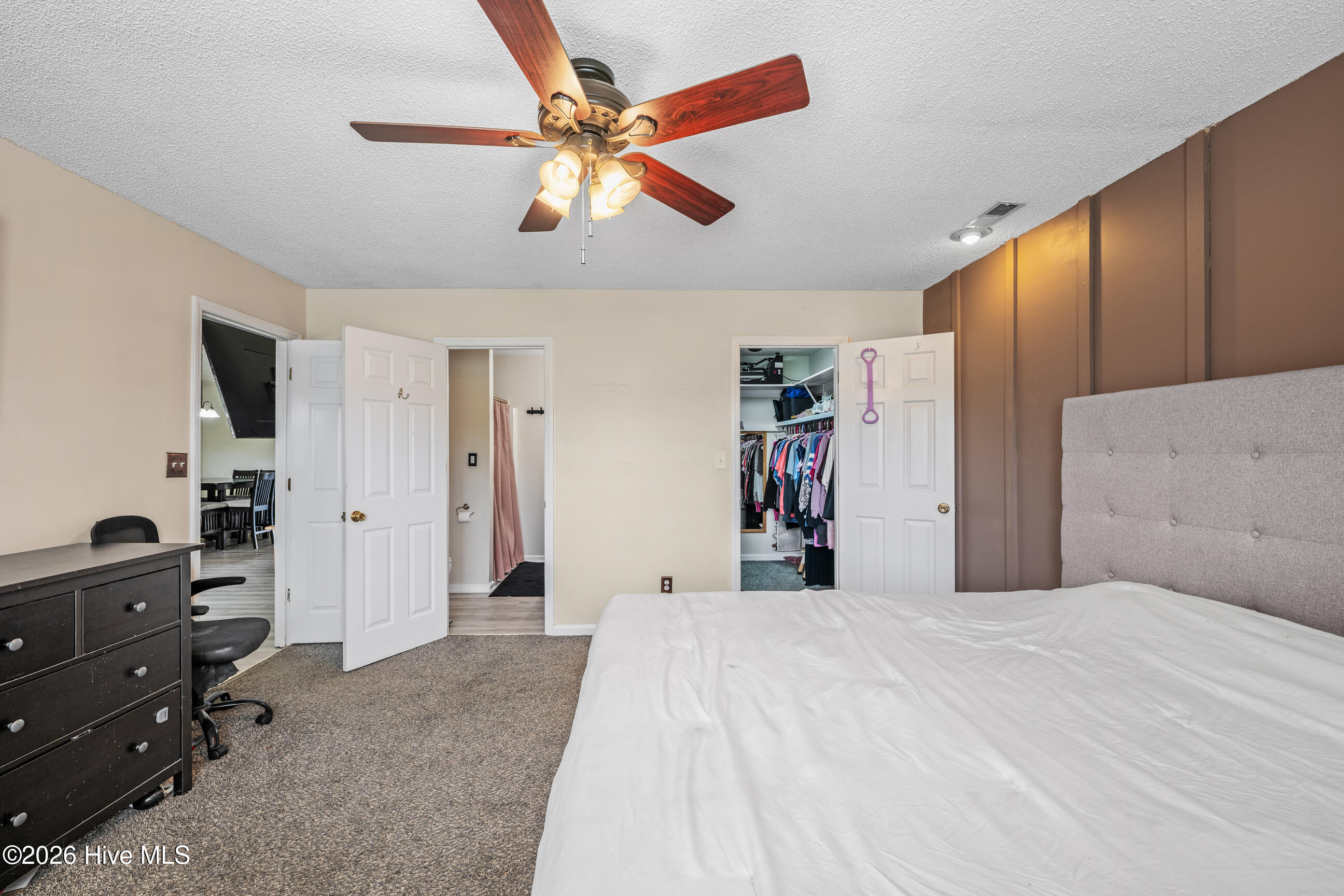 100566422 | Photo 15