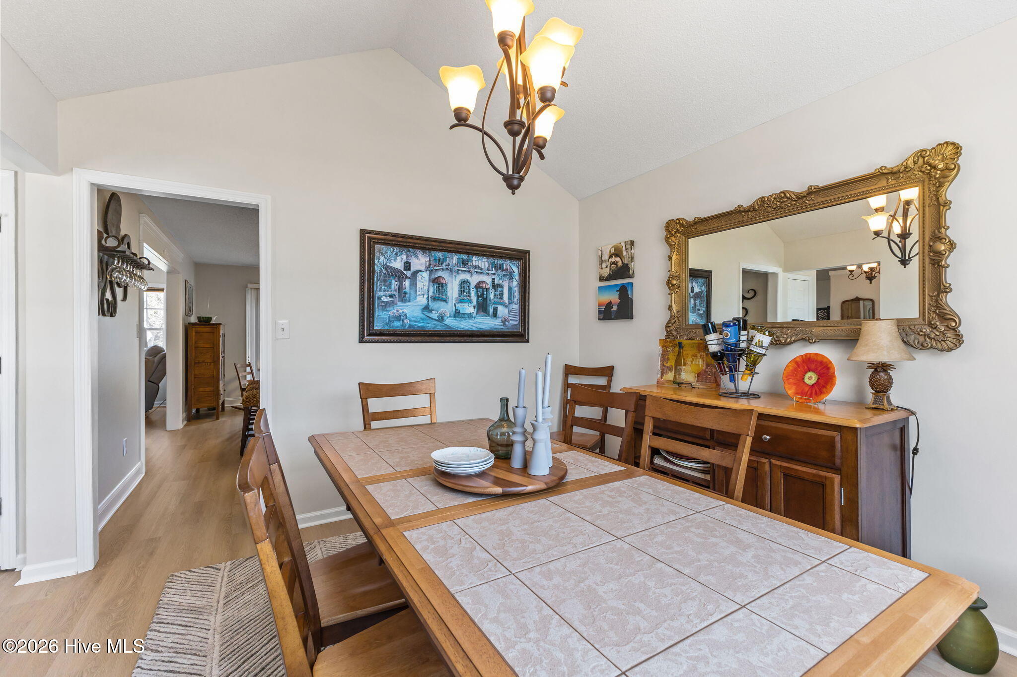 100561719 | Photo 35