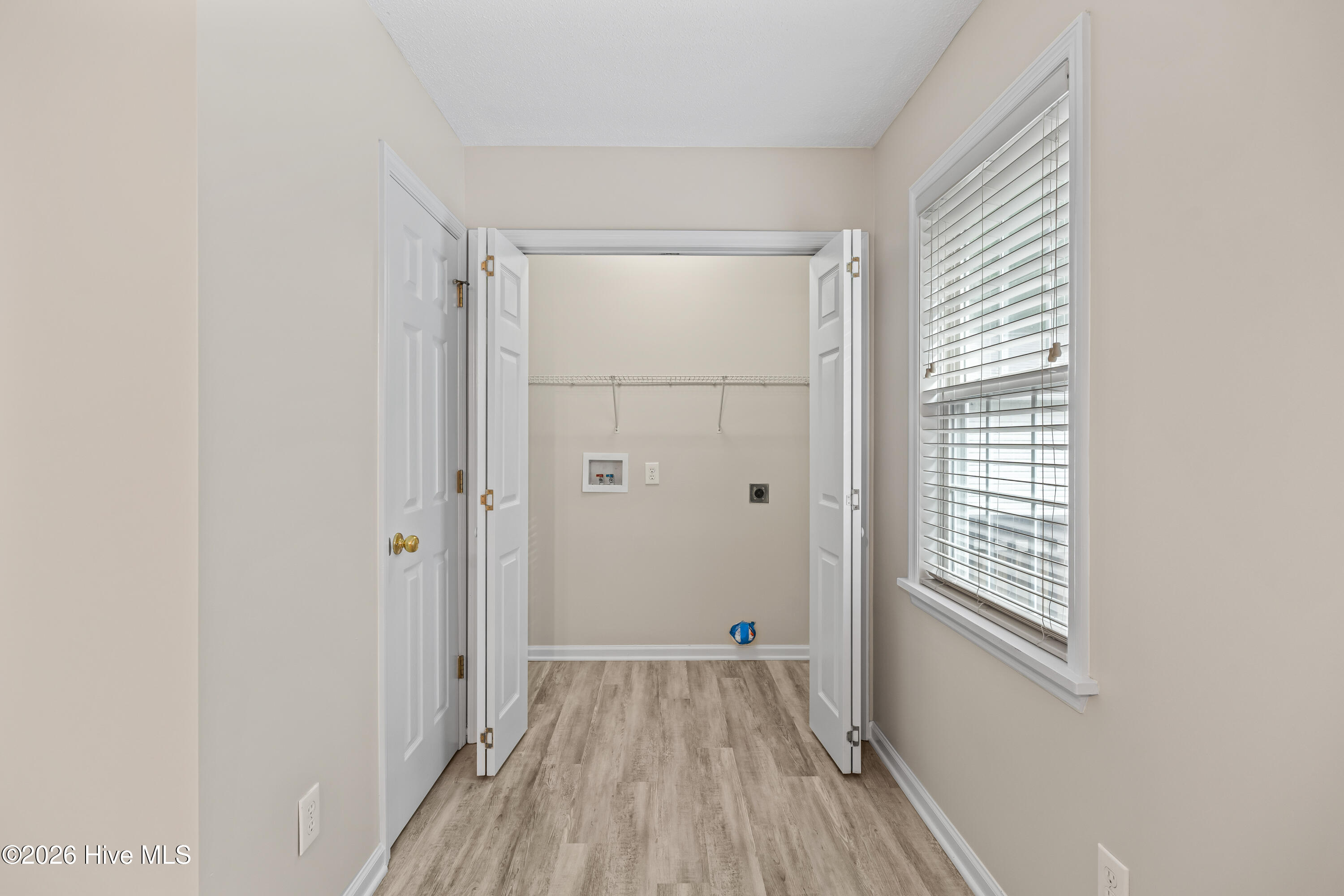 100589854 | Photo 15